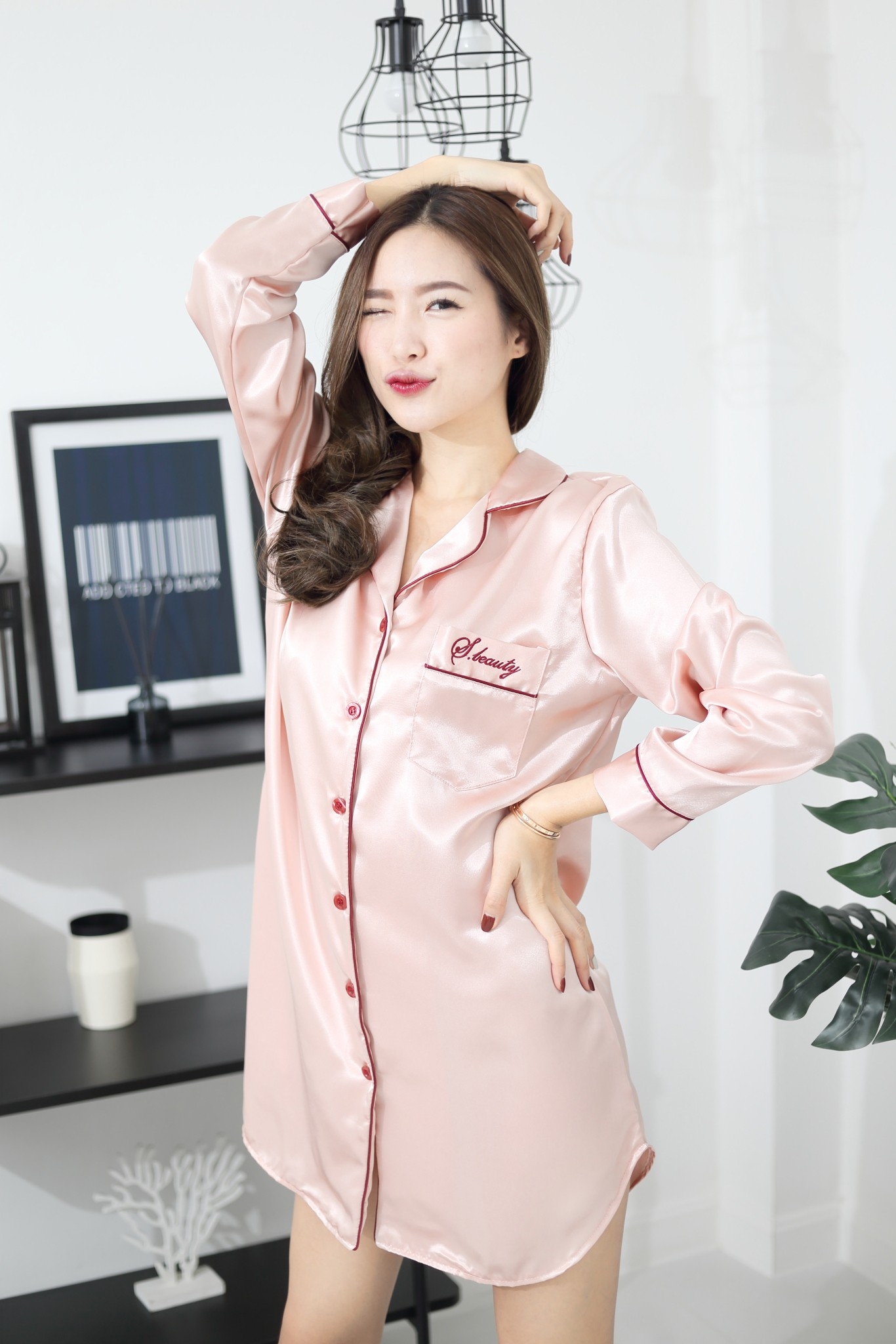 ชุดนอนผ้าซาตินเกรดพรีเมี่ยม สีชานม แบบชุดกระโปรงแขนยาว ผ้านิ่ม ส่งไว ตัดเย็บดีเยี่ยม แบรนด์ Sleeping Beauty ของแท้ ชุดนอนผู้หญิง ชุดนอนน่ารัก