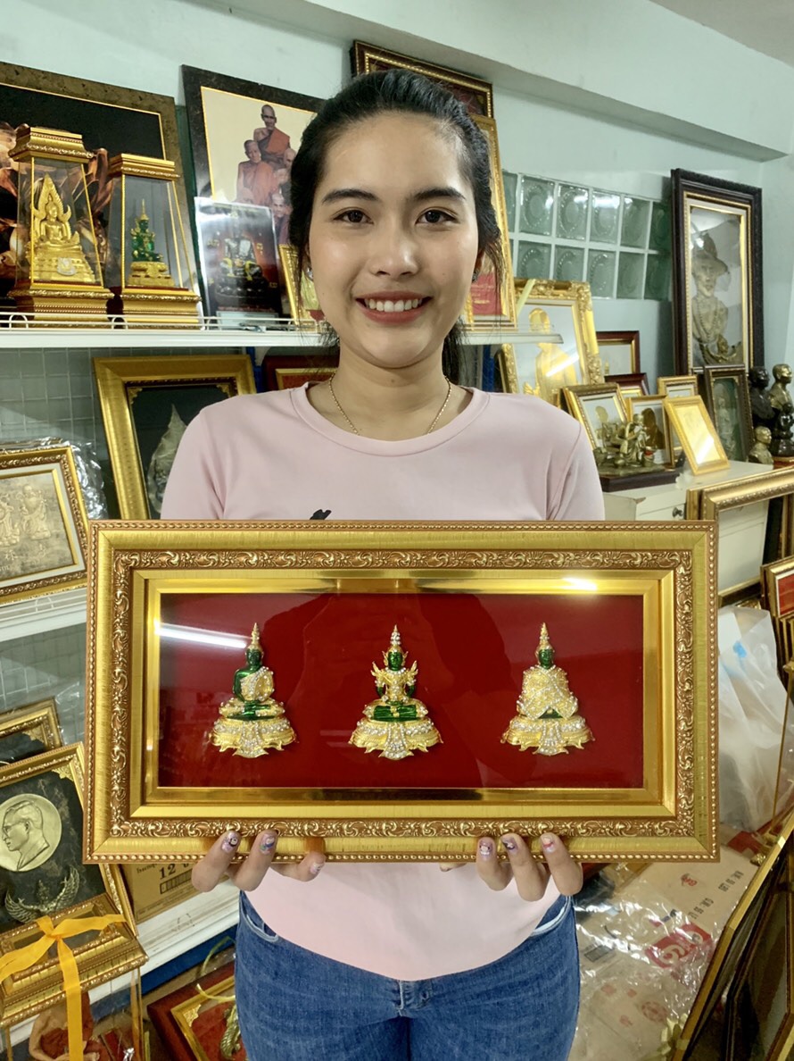✨ชุดพระแก้วมรกต 3 ฤดู (องค์พระใหญ่)✨ กรอบไซต์ใหญ่ ซ้อนกรอบ ของขวัญ ของขวัญปีใหม่ ของขวัญมงคล ของที่ระลึกมอบผู้ใหญ่ ของขวัญเปิดร้าน ของขวัญขึ้นบ้านใหม่ โอกาสสำคัญต่าง ๆ เสริมสิริมงคล บารมี สำเนา