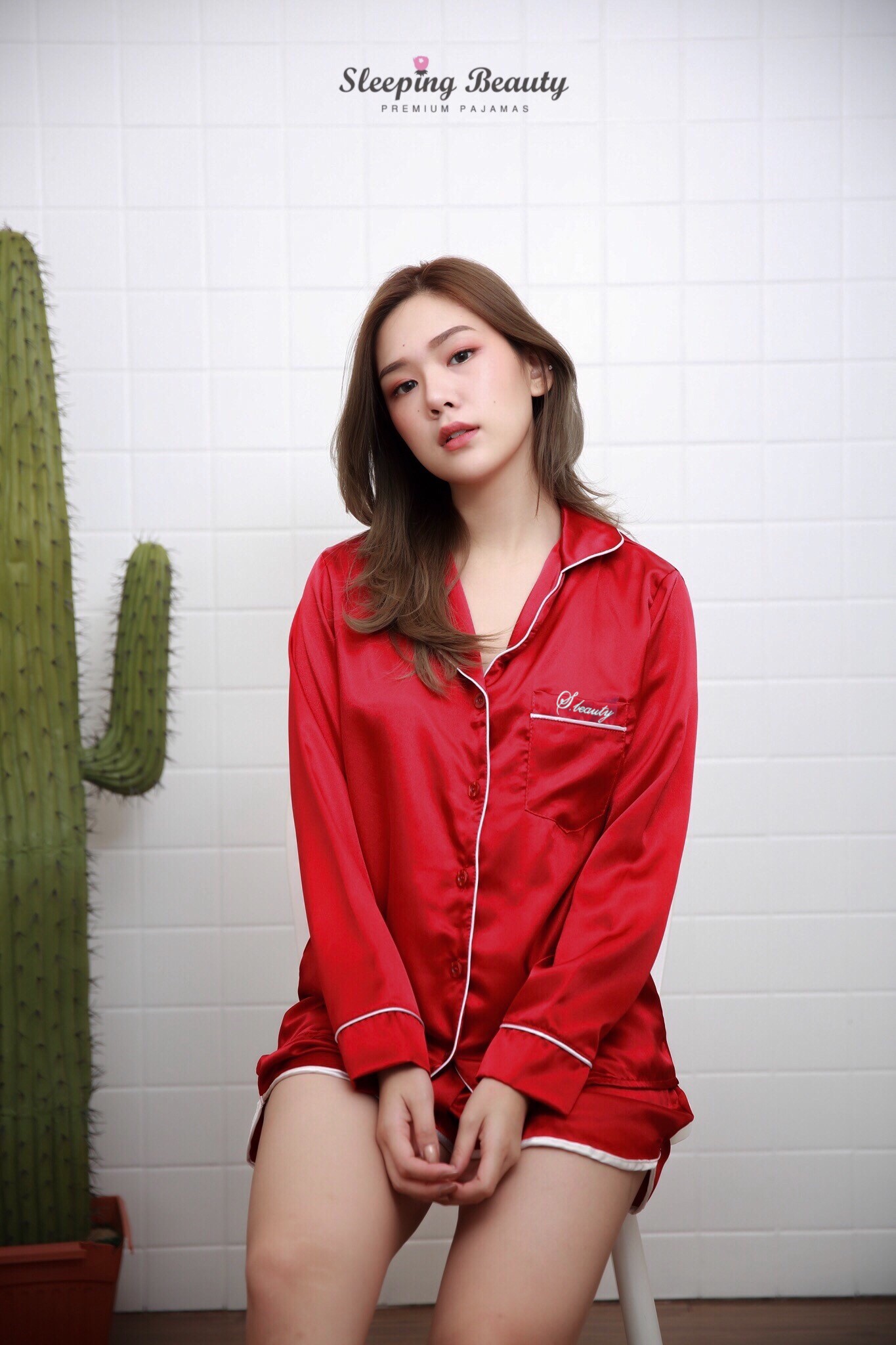 ชุดนอนผ้าซาตินเกรดพรีเมี่ยม สีแดง เนื้อนิ่ม ส่งไว ตัดเย็บดีมาก แขนยาว ขาสั้น ชุดนอนผู้หญิง ชุดนอนน่ารัก ชุดนอนกางเกง แบรนด์ Sleeping Beauty ของแท้