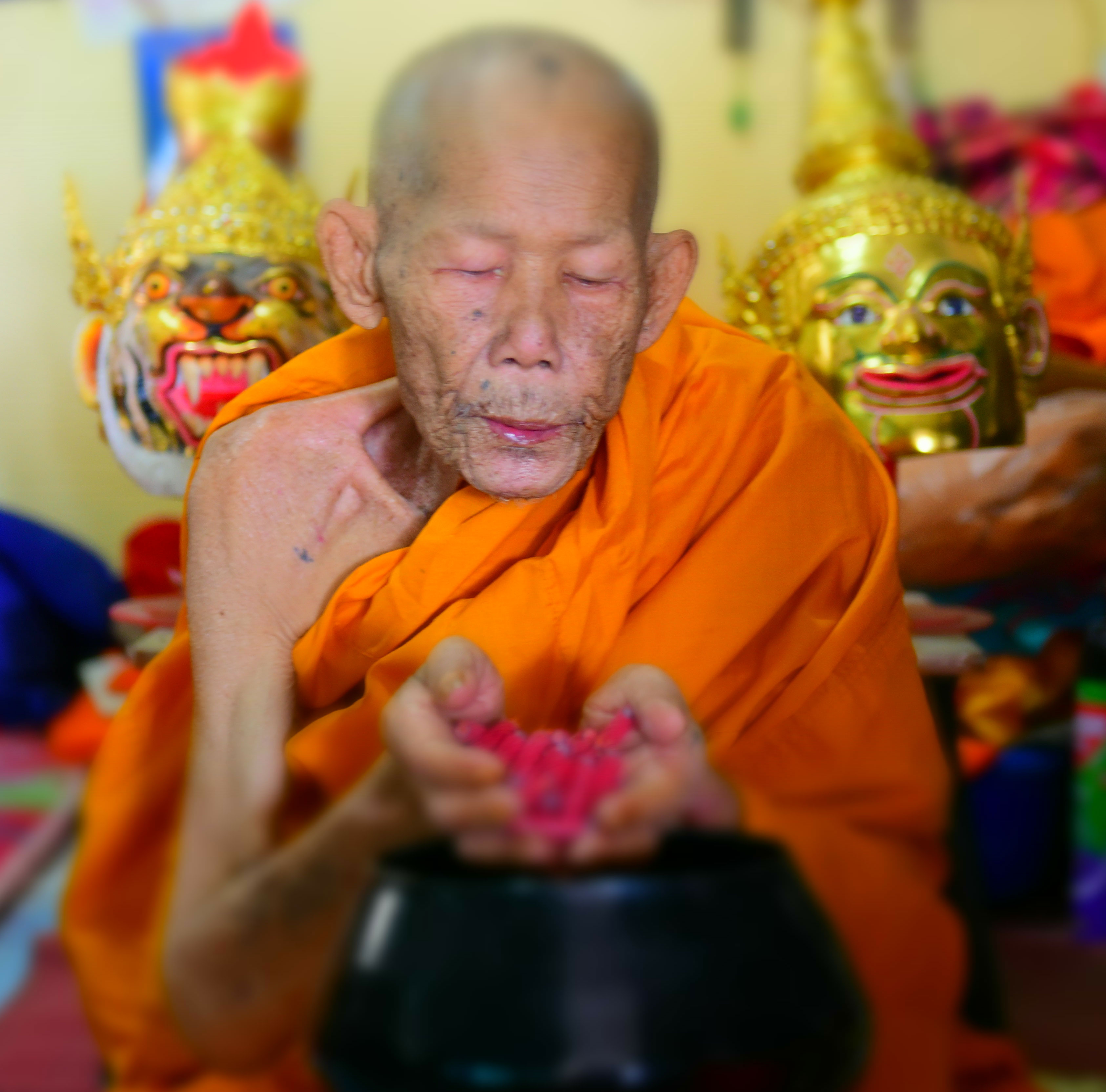 ตะกรุดคู่ชีวิต เงินไหลมา หลวงปู่กาหลง อสโภ