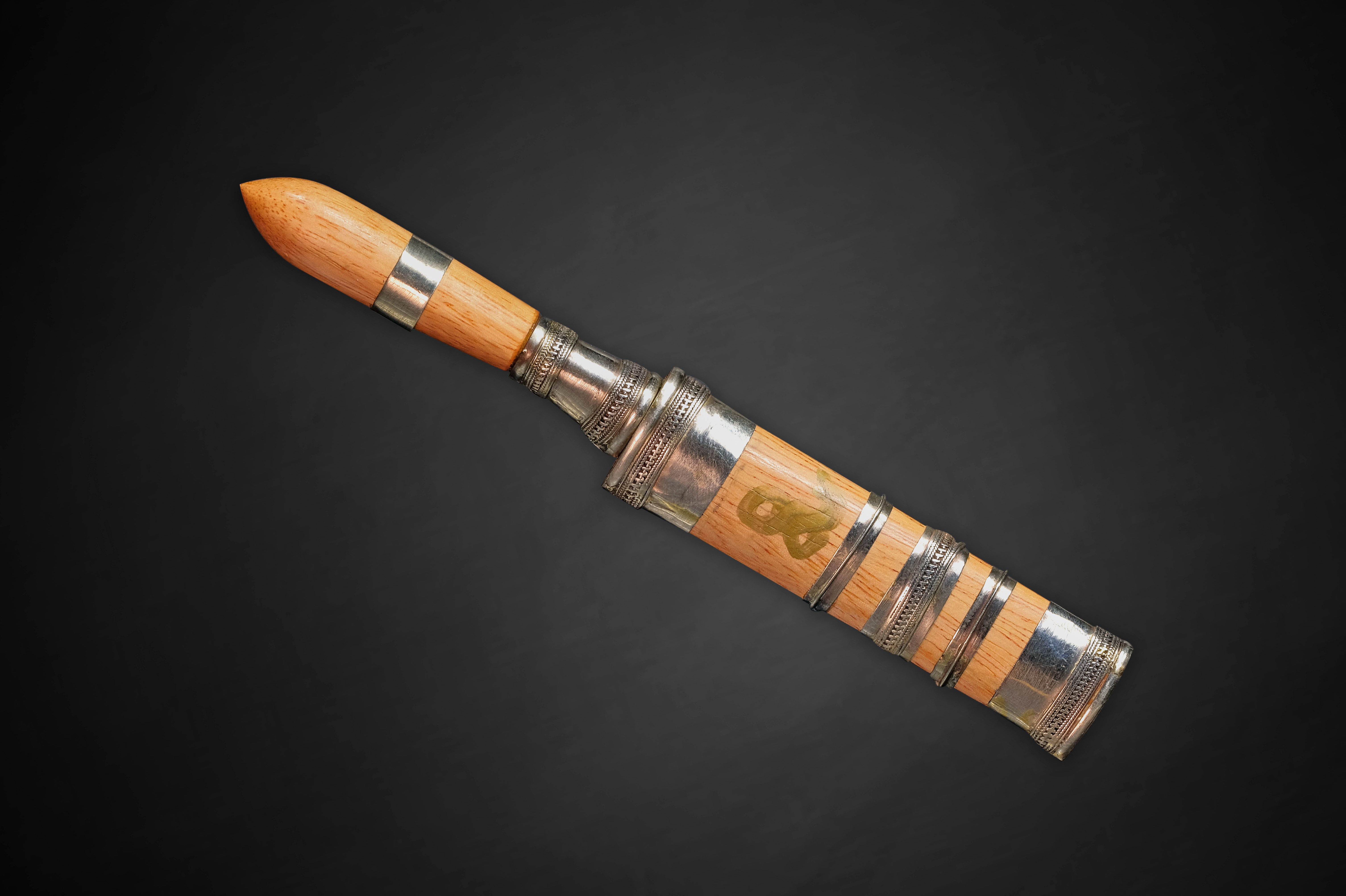 มีดหมอสายฟ้ามหาปราบไตรจักร รุ่น ๒ ตำหรับ หลวงปู่จันทร์ วัดซับน้อย เปิดศักราชใหม่ ๒๕๖๓ ขนาด 3 นิ้ว