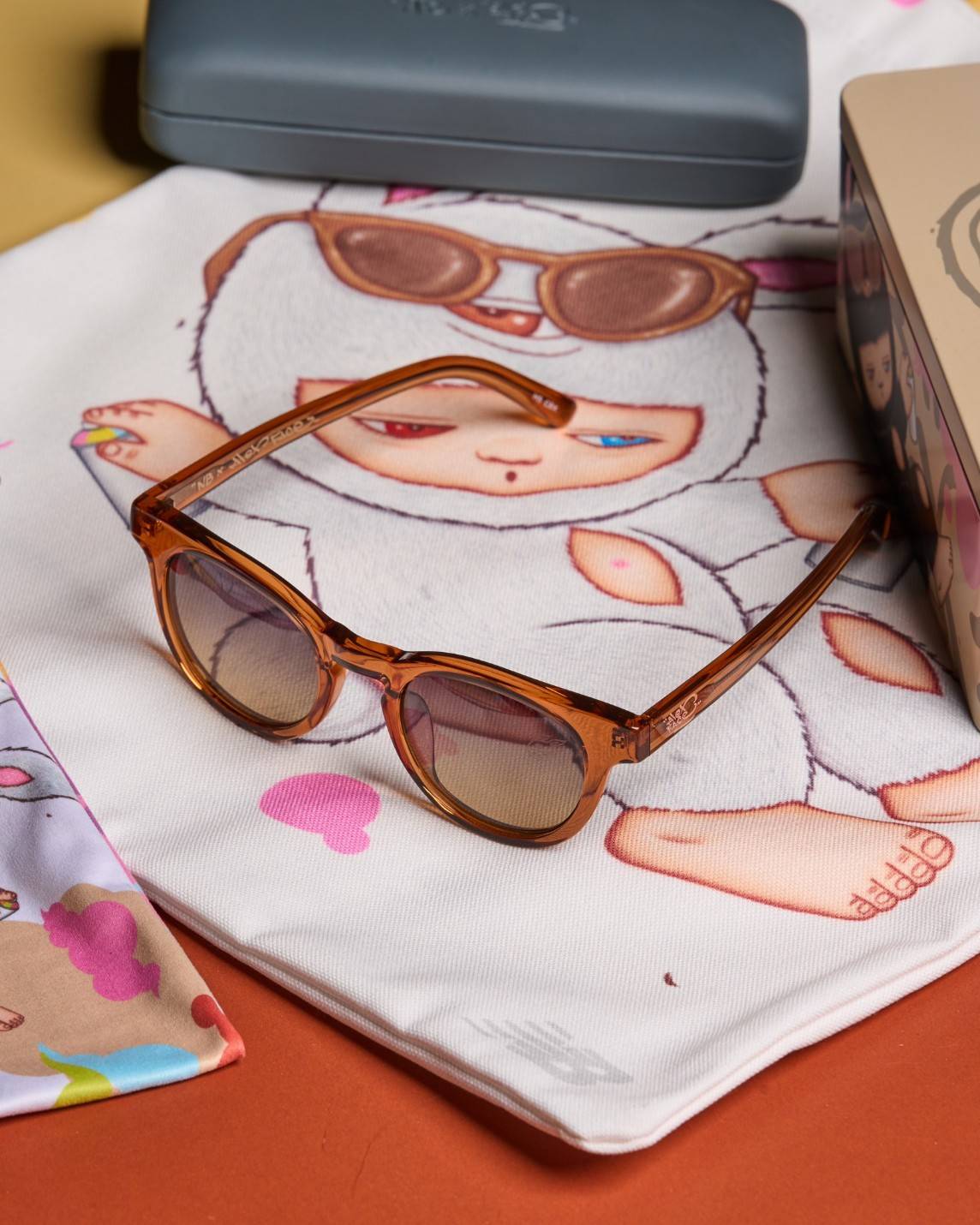 New Balance Eyewear x Alex Face กรอบกันแดดสีน้ำตาล เลนส์น้ำตาลใล่สี