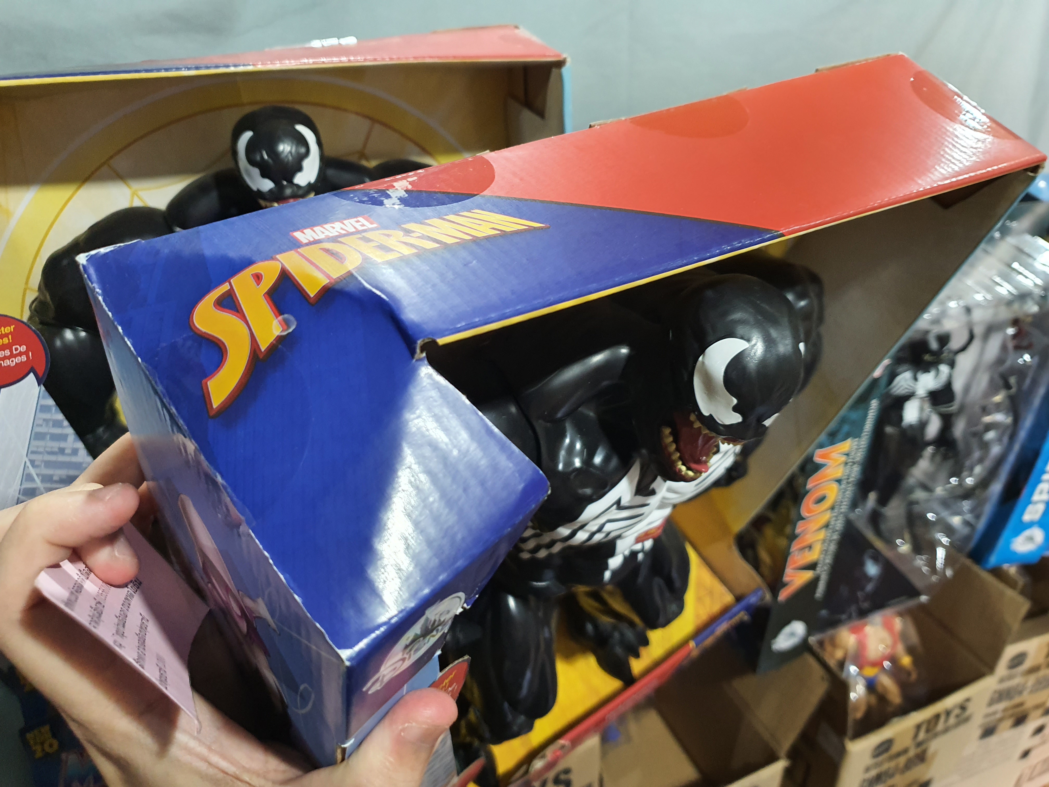 Disney Exclusive Venom Talking 12-Inch Action Figure (Damage Packed) กล่องเยิน