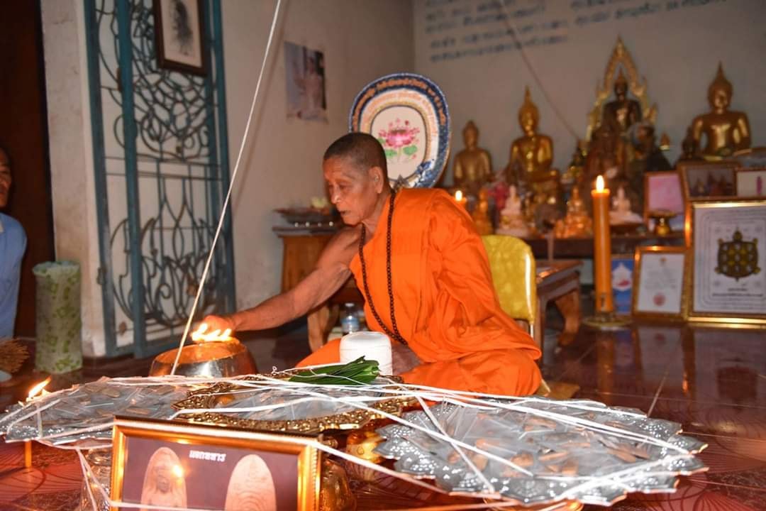 พระเดี๋ยวยอดขุนพล หลังยันต์ศาสตราวุธ แจกทหารใต้ (ของหายาก) หลวงปู่จันทร์ วัดซับน้อย