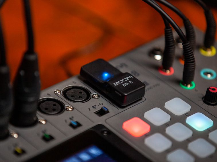 ZOOM PODTRAK P8 Podcast Recorder บันทึกพร้อมกันได้ถึง 13 track อินพุตไมค์ 6 ช่อง พร้อมขั้วต่อ XLR