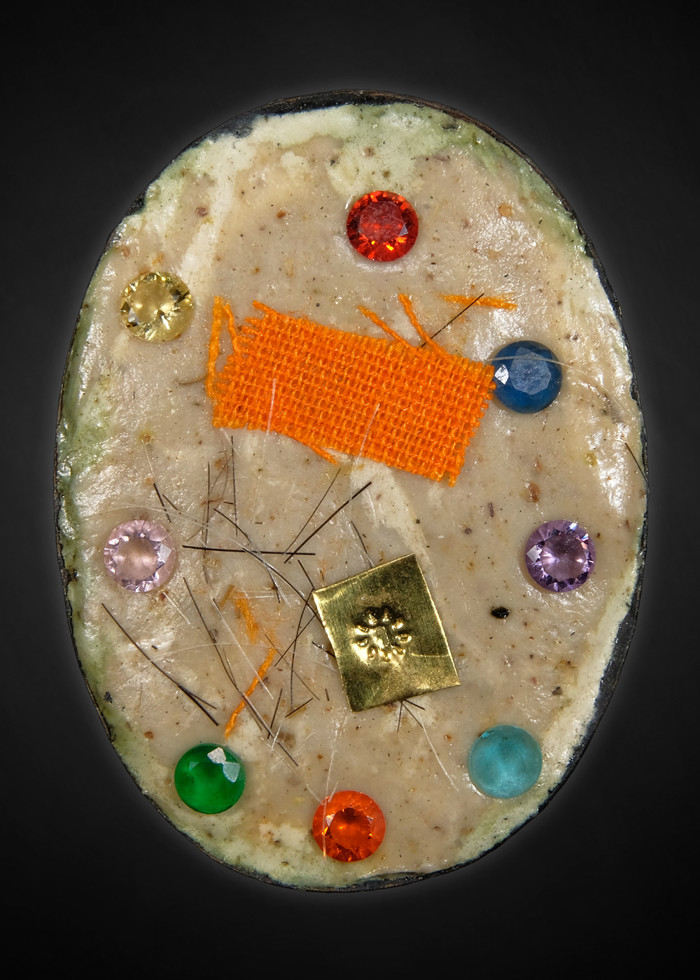 ล็อกเก็ตกวักลาภ ฉากซีเปีย อุดผงพุทธคุณทั้ง ๕ บรรจุของวิเศษ หลวงปู่จันทร์ วัดซับน้อย