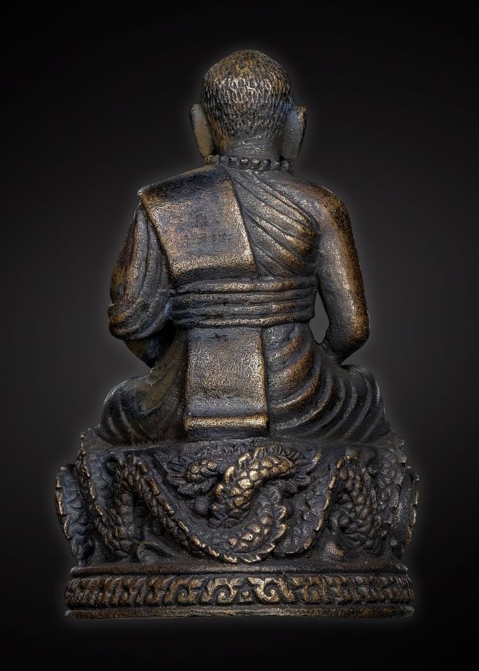 รูปหล่อ หน้าฝรั่ง นั่งบัลลังค์ พญานาคคู่ หลวงปู่จันทร์ วัดซับน้อย