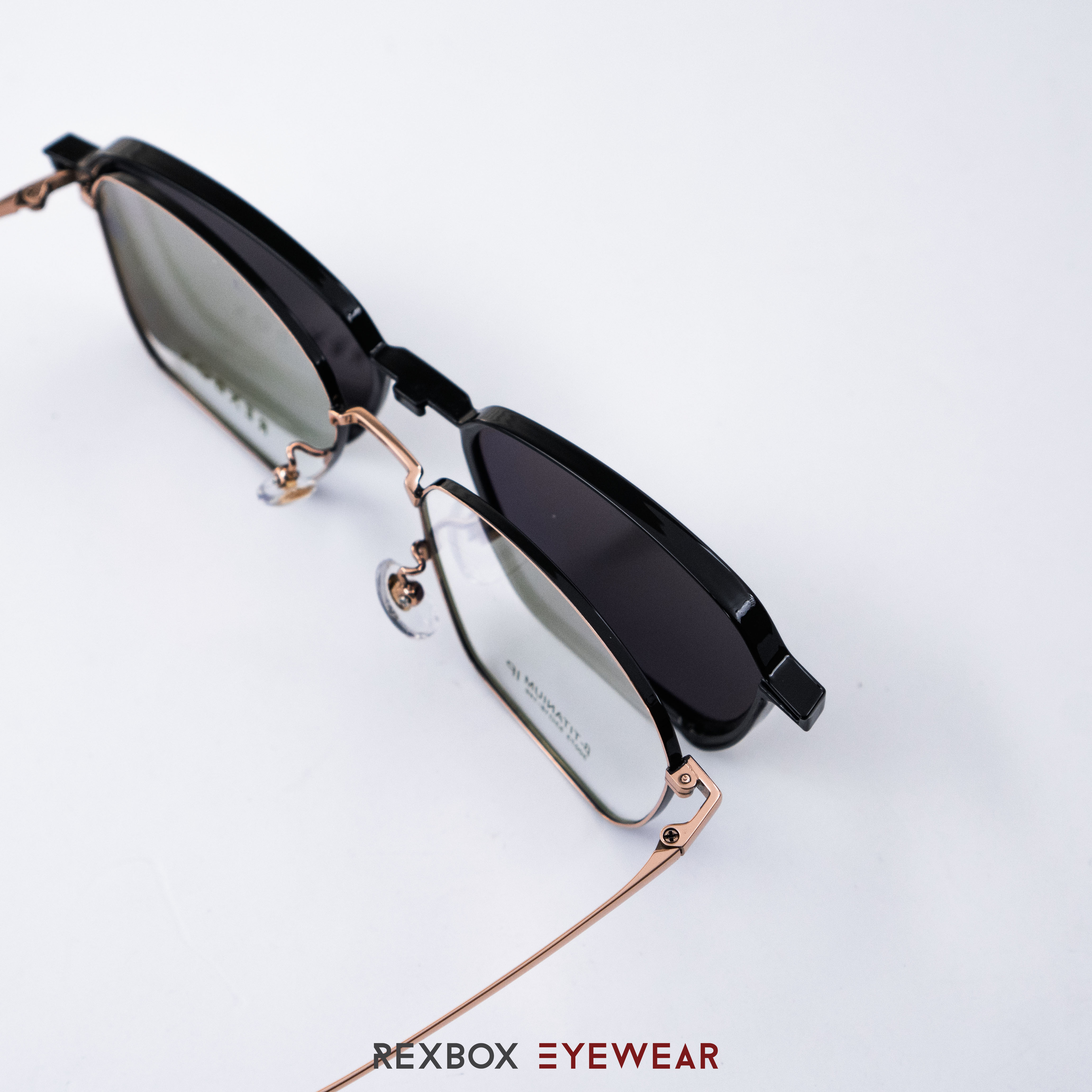 REXBOX รุ่น B-TITANIUM ไทเทเนียม พร้อมคลิปออน Polarized สีดำฉาบปรอทด้านหลังกันยูวี (50073-C17)
