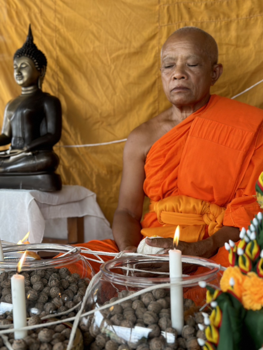 ปรอทกรอเขมรโบราณ รุ่นแรก ทรงพระราหู ( เนื้อเงิน ) โคตรเศรษฐี หลวงตาจักร จารุวณฺโณ ศิษย์ตาเบ๊าะ เหาะเดินได้