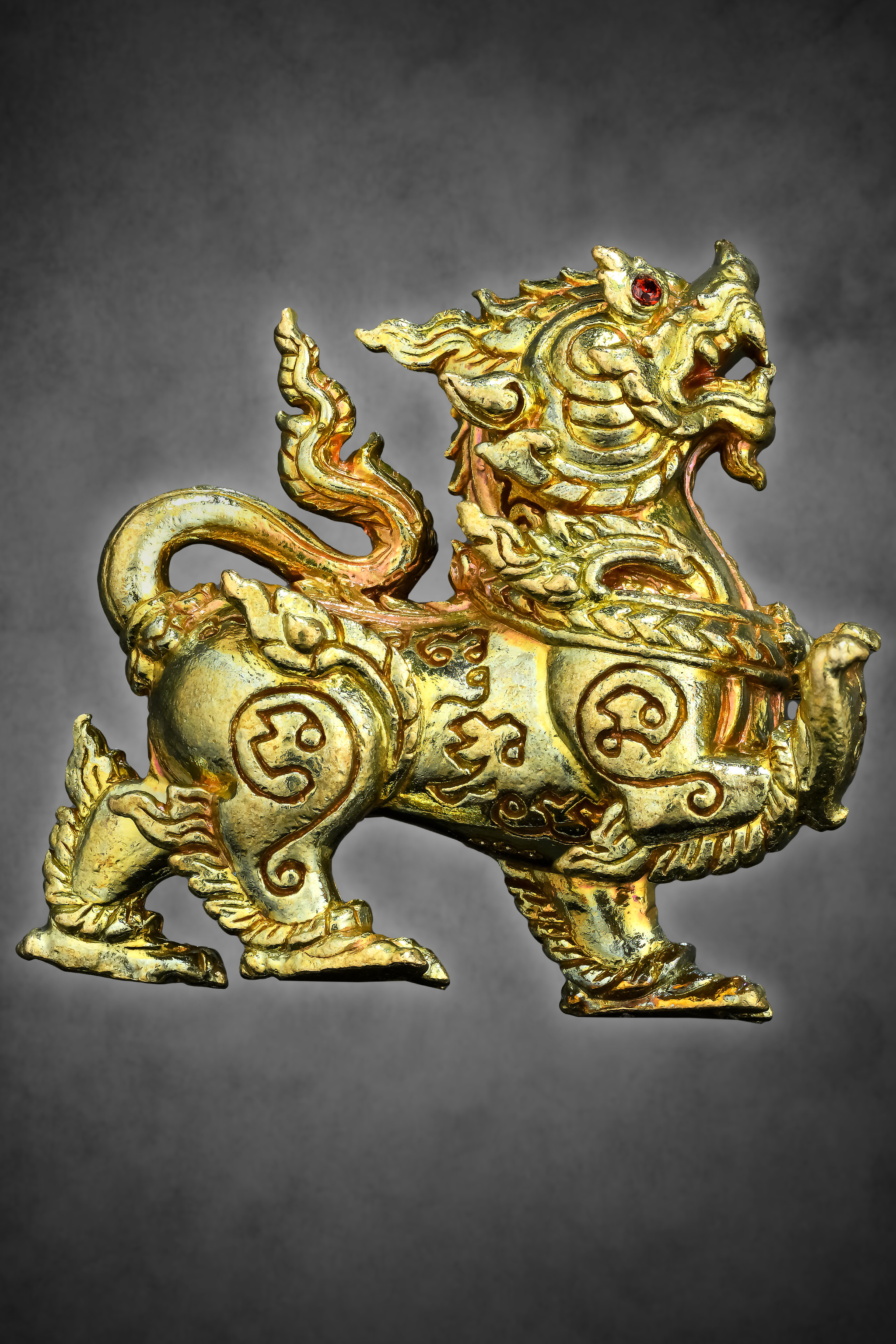 พญาราชสิงห์ รุ่นแรก เนื้อชนวนเหล็กไหล (จ่าฝูงตาแดง) หลวงปู่จันทร์ ฐิตาจาโร วัดซับน้อย