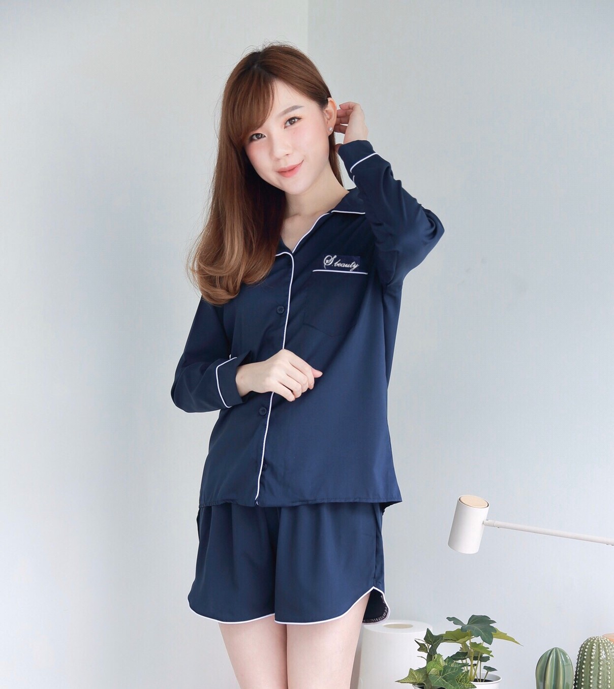 ชุดนอน Premium i Silk สีกรม แขนยาว ขาสั้น เนื้อนิ่ม ส่งไว ตัดเย็บดีมาก แบรนด์ Sleeping Beauty ของแท้ ชุดนอนผู้หญิง