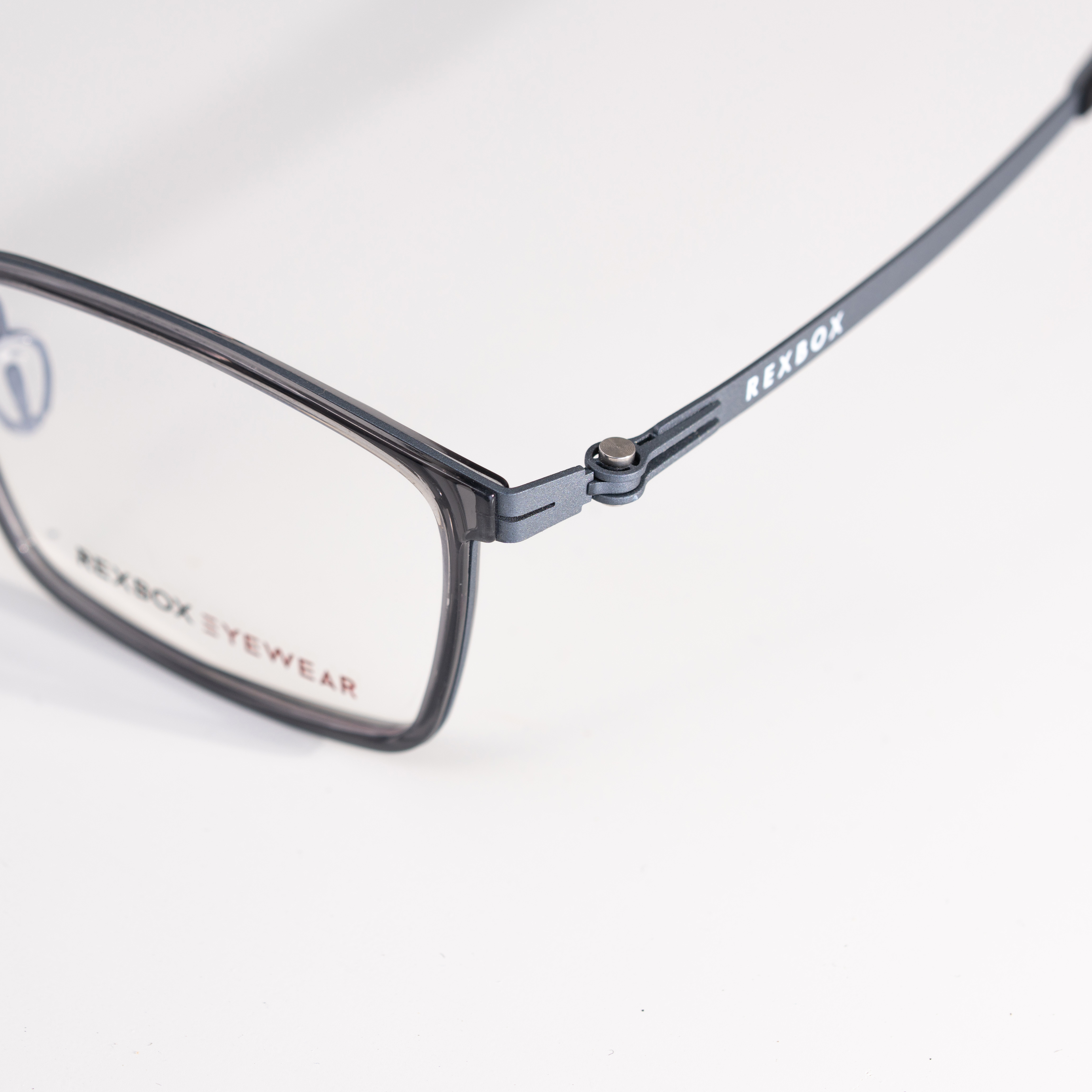 กรอบแว่น REXBOX EYEWEAR รุ่น Forge T1 สี Grey วัสดุ Aluminum Alloy มาพร้อมกับคลิปออน Polarized 3 อัน เทาดำ, ฟ้าใล่เฉด, เหลือง