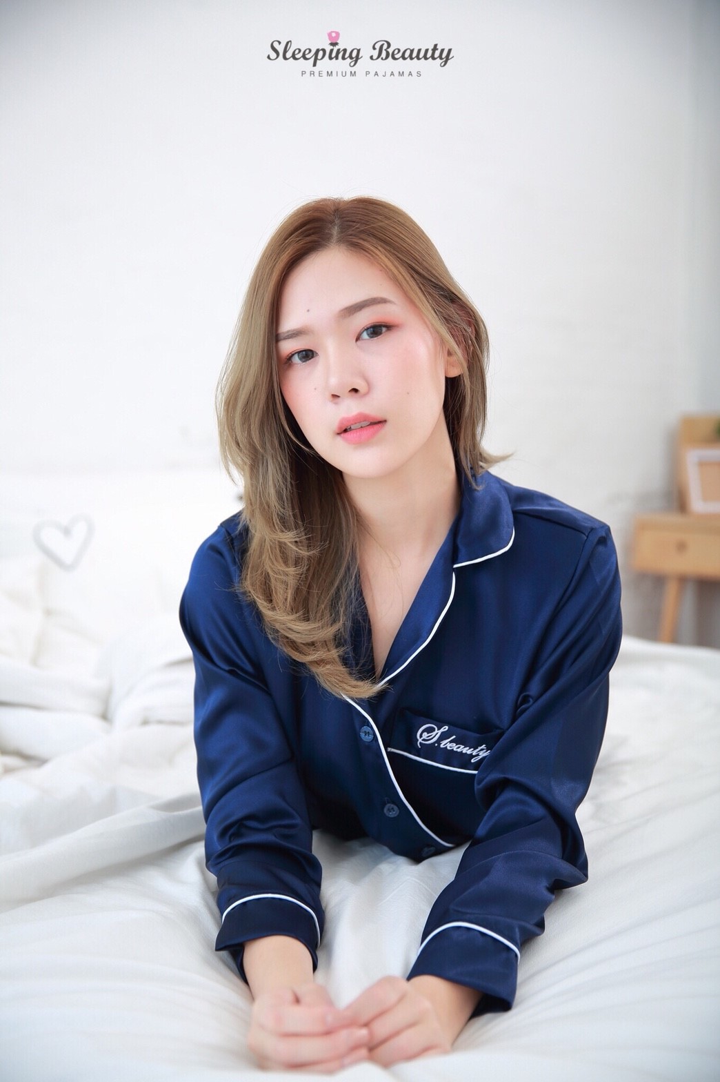 ชุดนอนผ้าซาตินเกรดพรีเมี่ยม สีน้ำเงิน แขนยาว ขายาว เนื้อนิ่ม ส่งไว ตัดเย็บดีมาก ชุดนอนผู้หญิงชึดนอนน่ารัก ชุดนอนกางเกง แบรนด์ Sleeping Beauty ของแท้