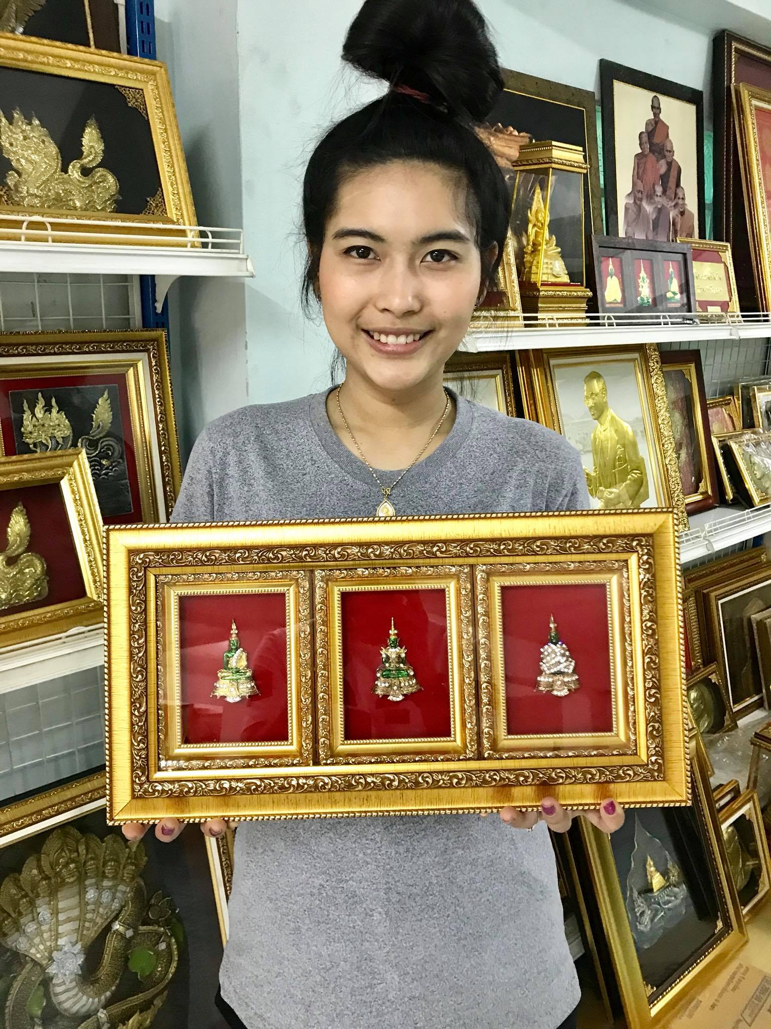✨ชุดพระแก้วมรกต 3 ฤดู (องค์พระเล็ก)✨ กรอบไซต์กลาง ของขวัญ ของขวัญปีใหม่ ของขวัญมงคล ของที่ระลึกมอบผู้ใหญ่ ของขวัญเปิดร้าน ของขวัญขึ้นบ้านใหม่ โอกาสสำคัญต่าง ๆ เสริมสิริมงคล บารมี