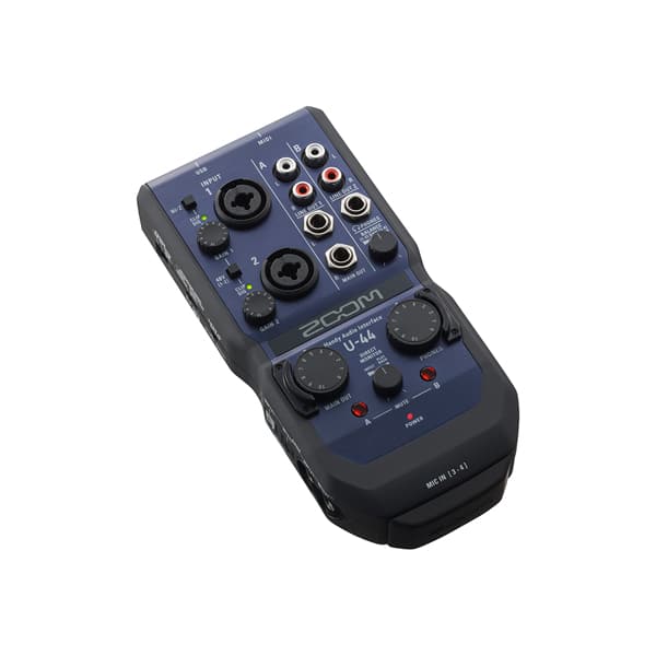 ZOOM U-44 Handy Audio Interface รองรับ Hi-Z 4-in/4-out ใช้งานได้ประมาณ 4 ชั่วโมง ด้วยแบตเตอรี่ 2 ก้อน