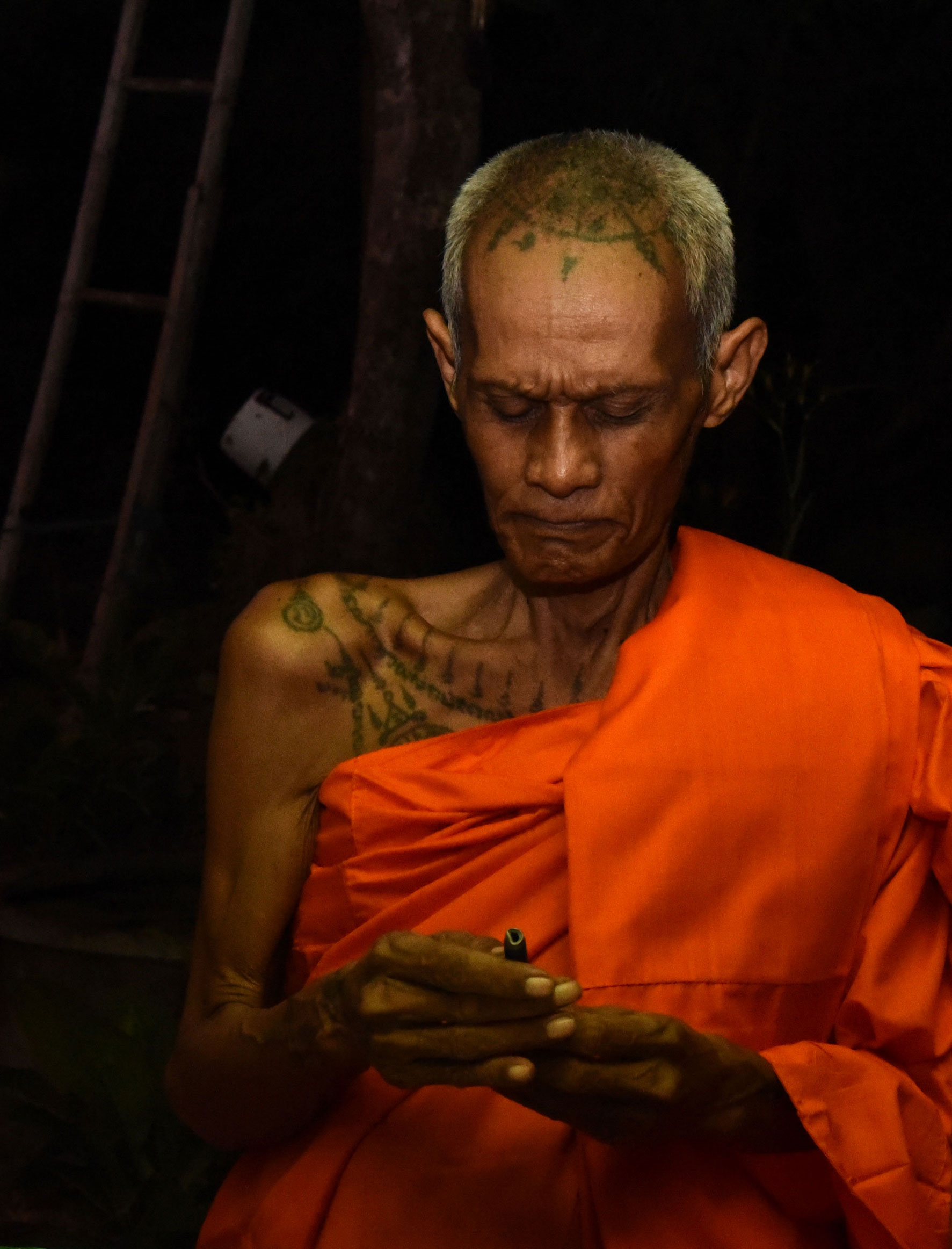 ตะกรุดธงชาติ รุ่นแรก หลวงพ่อเหลย เตชะปัญโญ หลานแท้ๆหลวงพ่อทบ วัดชนแดน