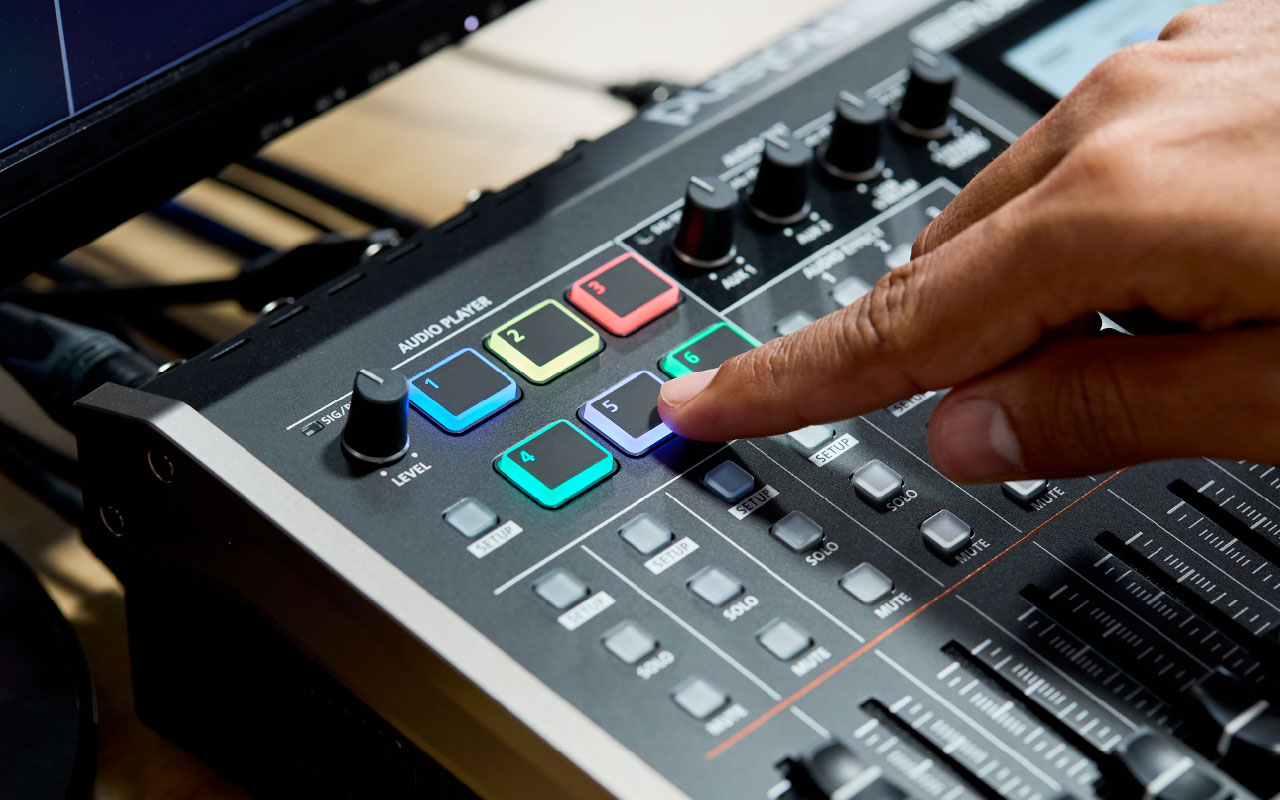 Switcher Roland รุ่น VR-6HD Direct Streaming AV Mixer