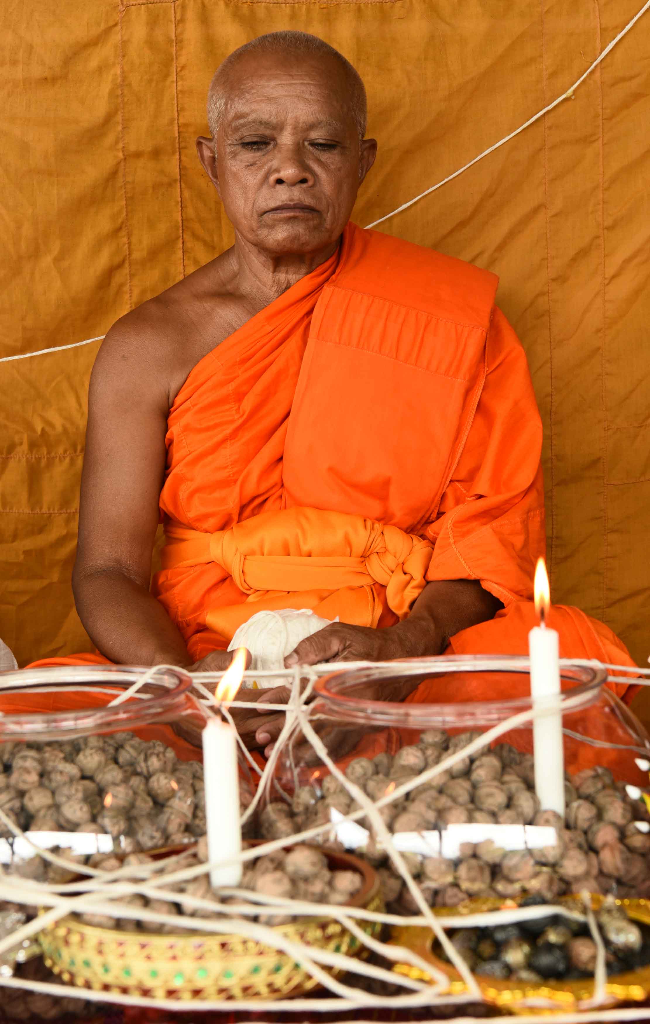 ปรอทกรอเขมรโบราณ รุ่นแรก ทรงพระราหู ( เนื้อนวะเทดินไทย ) โคตรเศรษฐี หลวงตาจักร จารุวณฺโณ ศิษย์ตาเบ๊าะ เหาะเดินได้