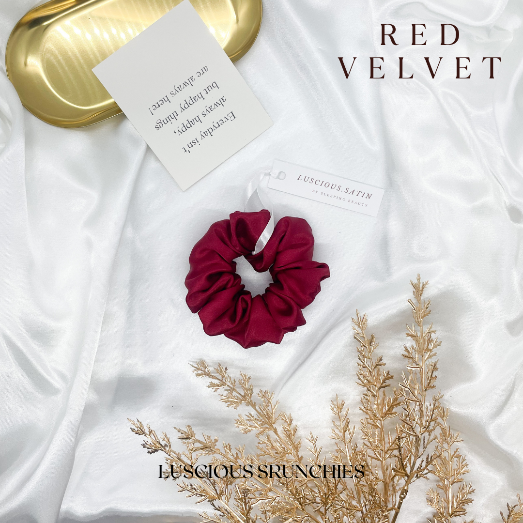 ยางมัดผม สี RED VELVET ทำจาก Luscious Satin ยางรัดผม เนื้อนุ่มละเอียดเกรดพรีเมี่ยม ไม่ดึงผมจนปวดหัว ถนอมเส้นผม ช่วยให้ผมไม่ขาด