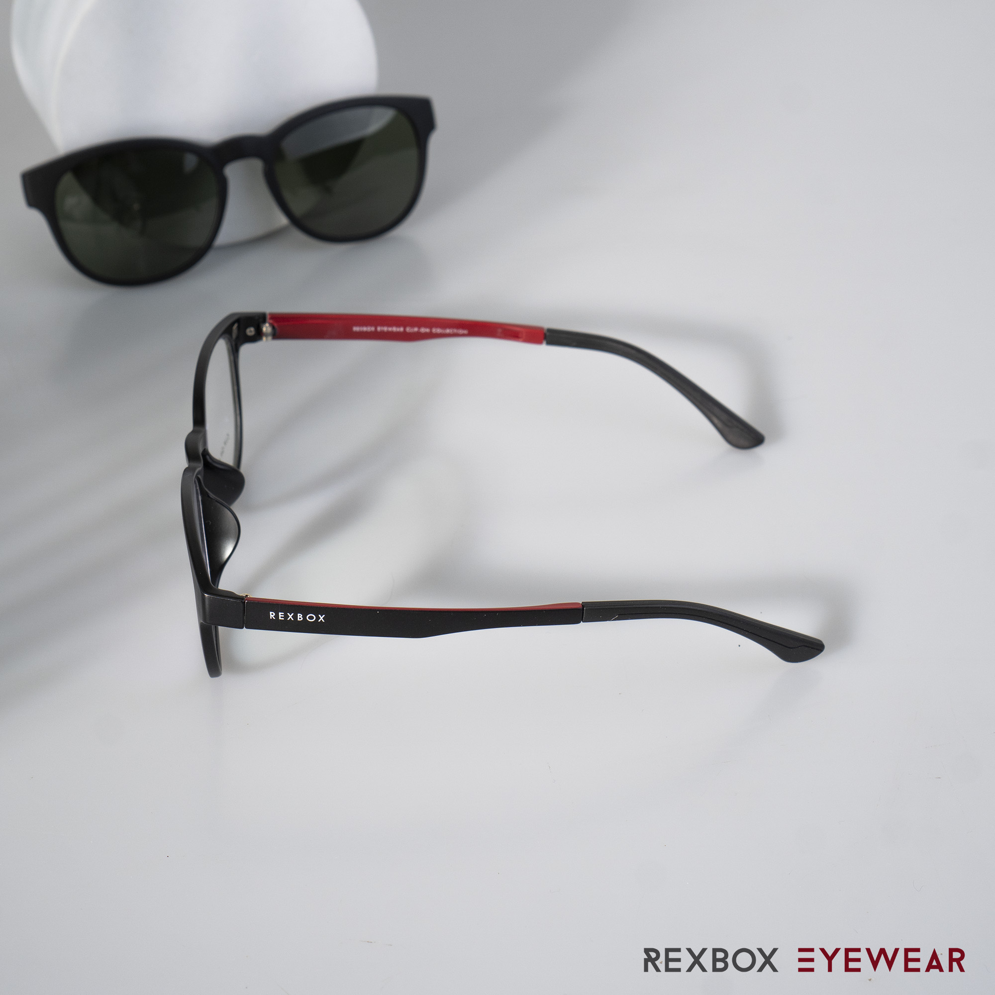 EX01 | กรอบสีดำแดง | คลิปออนเทาเขียว G15