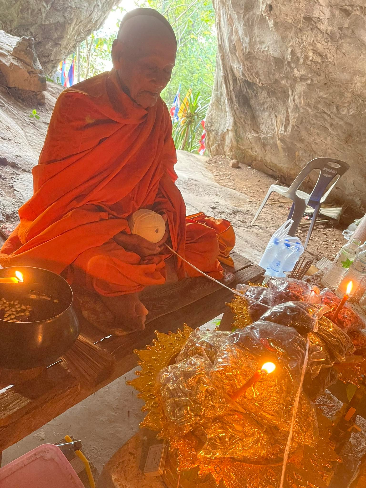 เขี้ยวแก้ว ประกาศิต ปู่พญานาค เนื้อเหล็กไหลปีกแมลงทับ เจ้าแห่งขุมทรัพย์ หลวงปู่จันทร์ วัดซับน้อย