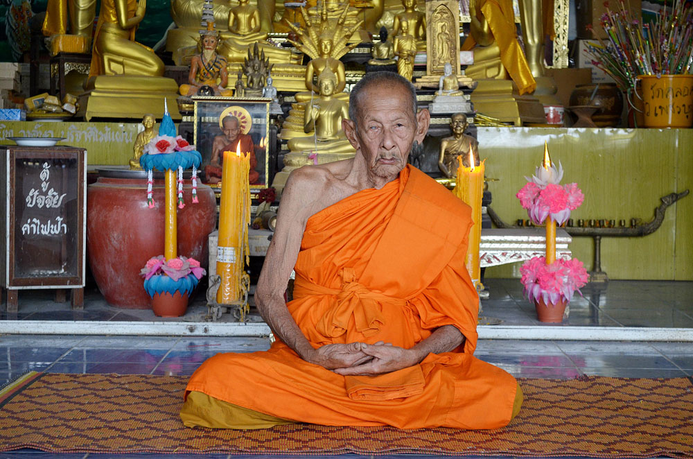 เหรียญเจ้าสัว เนื้อเงิน หลวงปู่อุ้ย สิริปัญโญ