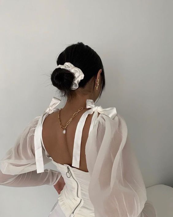 ยางมัดผม สี PEARL ทำจาก Luscious Satin ยางรัดผม เนื้อนุ่มละเอียดเกรดพรีเมี่ยม ไม่ดึงผมจนปวดหัว ถนอมเส้นผม ช่วยให้ผมไม่ขาด