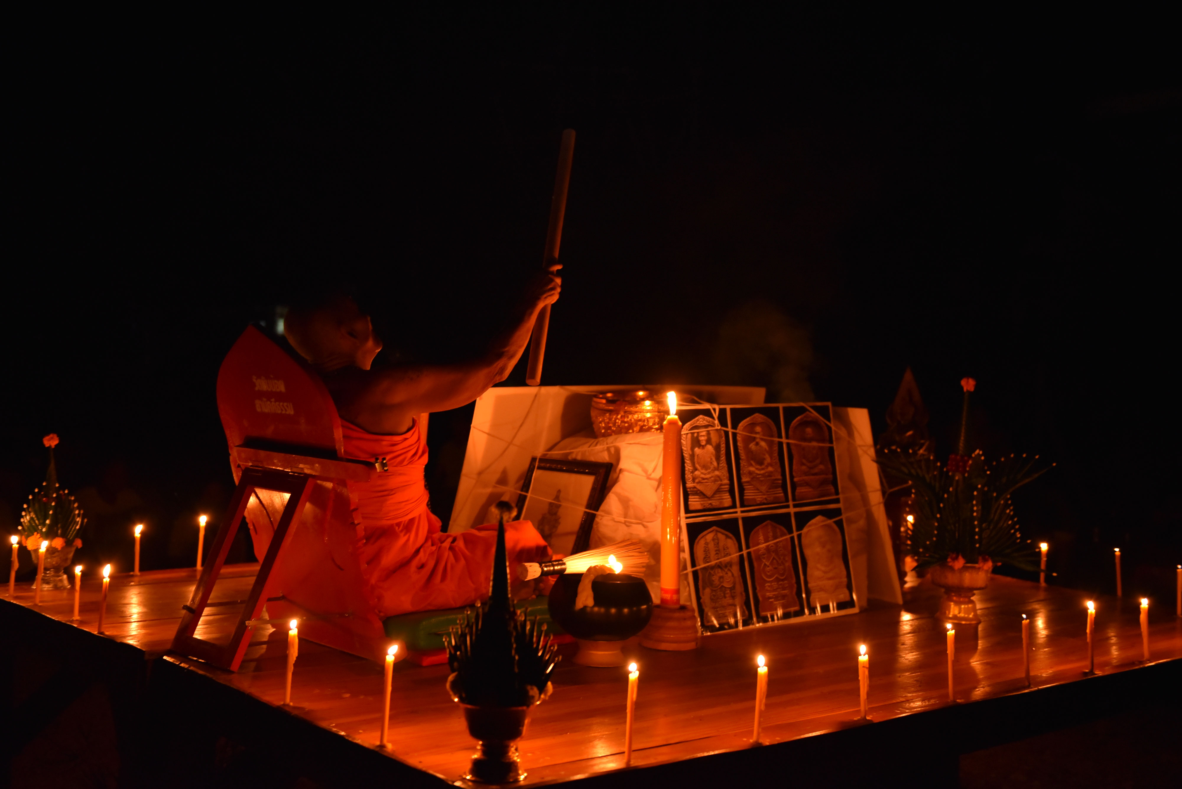 ท้าวเวสสุวรรณบันดาลโชค รุ่นปราฏิหาริย์ 2 บารมีเทพหนุนดวง เนื้อแร่ขวานฟ้า หลวงปู่จันทร์ วัดซับน้อย