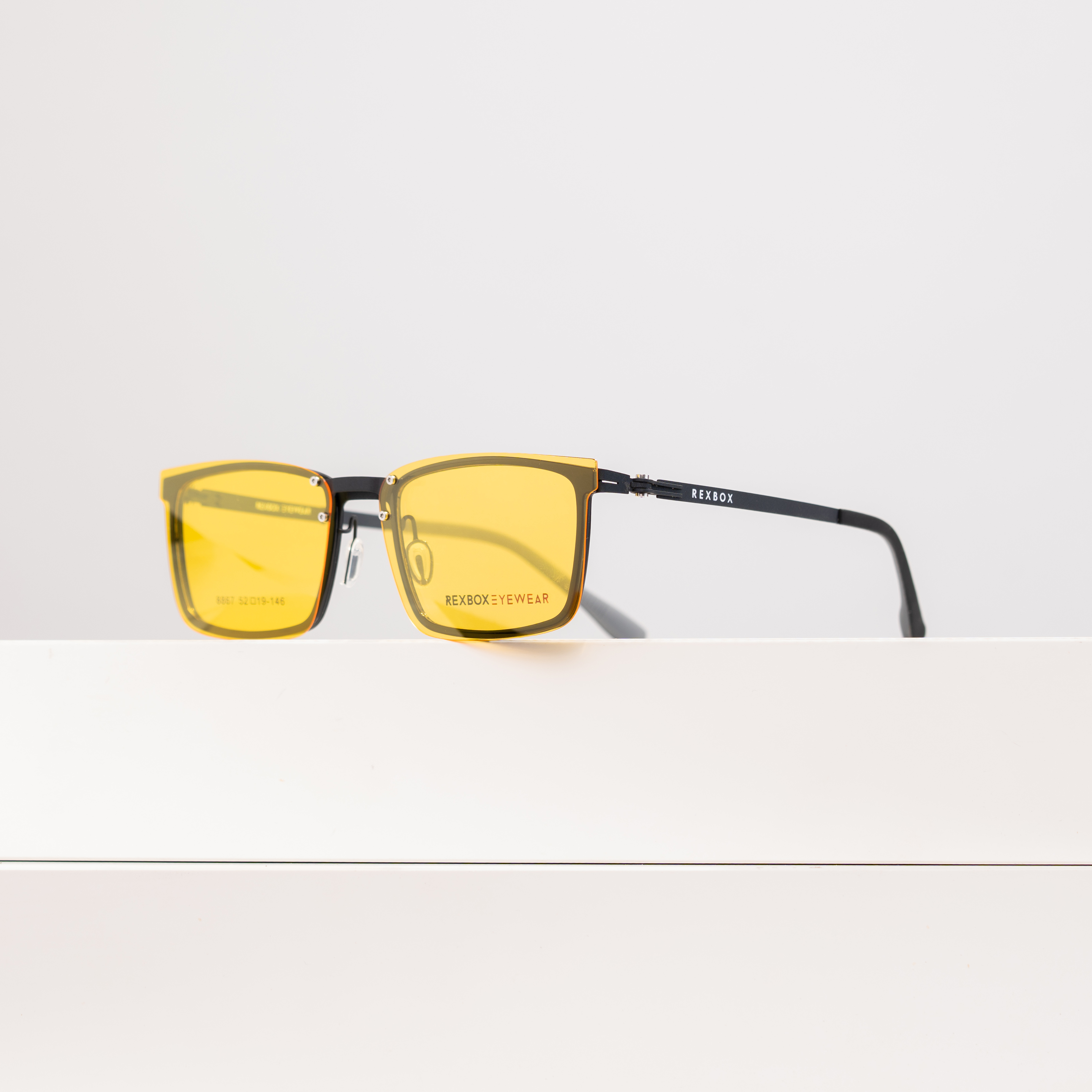 กรอบแว่น REXBOX EYEWEAR รุ่น Forge T1 สี Black วัสดุ Aluminum Alloy มาพร้อมกับคลิปออน Polarized 3 อัน เทาดำ, ฟ้าใล่เฉด, เหลือง