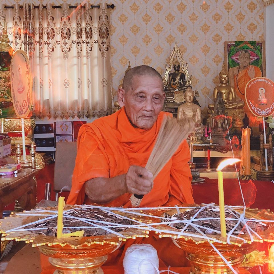 เหรียญไก่เหลียว โชคดี พญาไก่ชนะสิบทิศ ตำหรับ หลวงปู่จันทร์ วัดซับน้อย เพชรบูรณ์