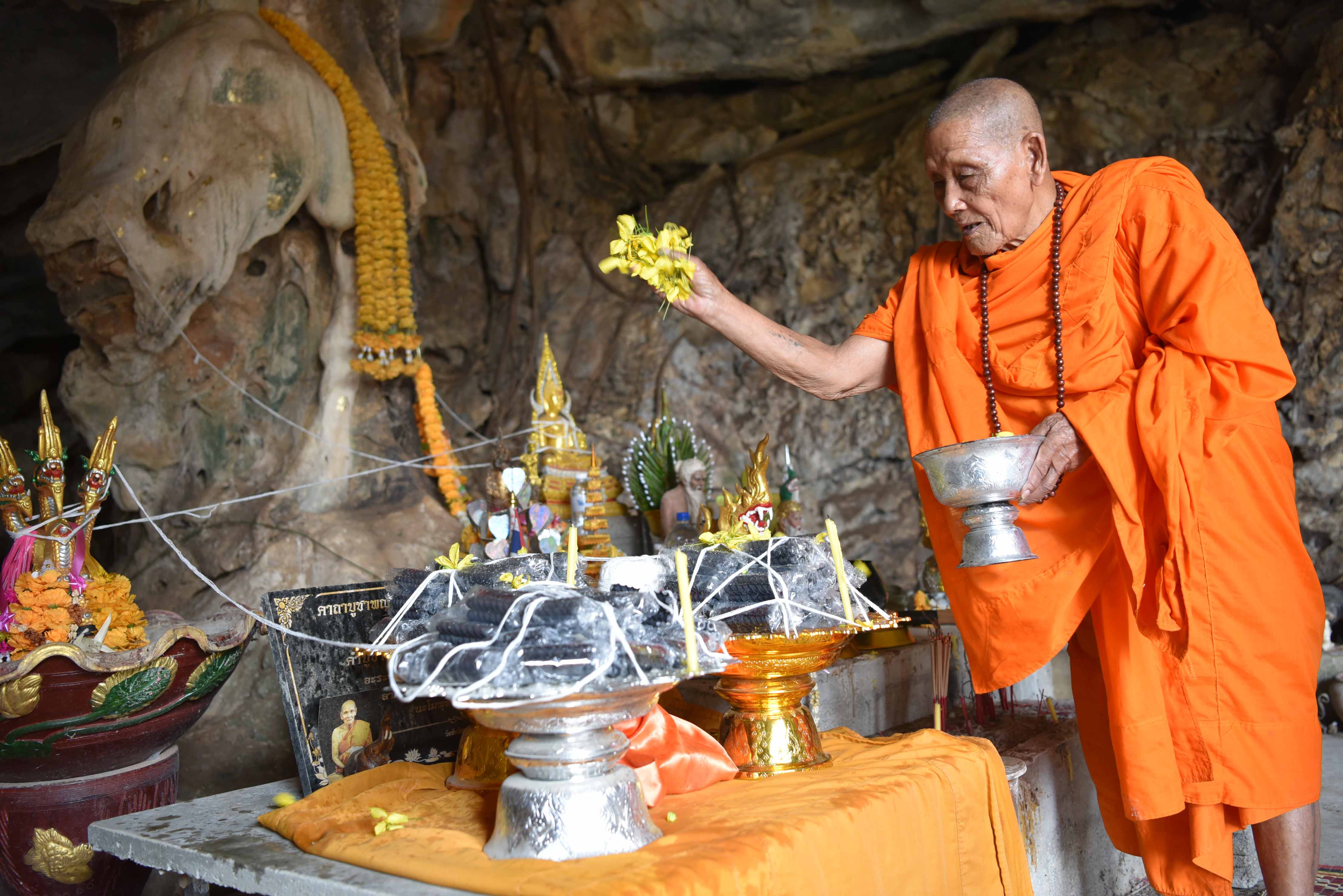 ตะกรุดนาคราช หลวงปู่จันทร์ วัดซับน้อย