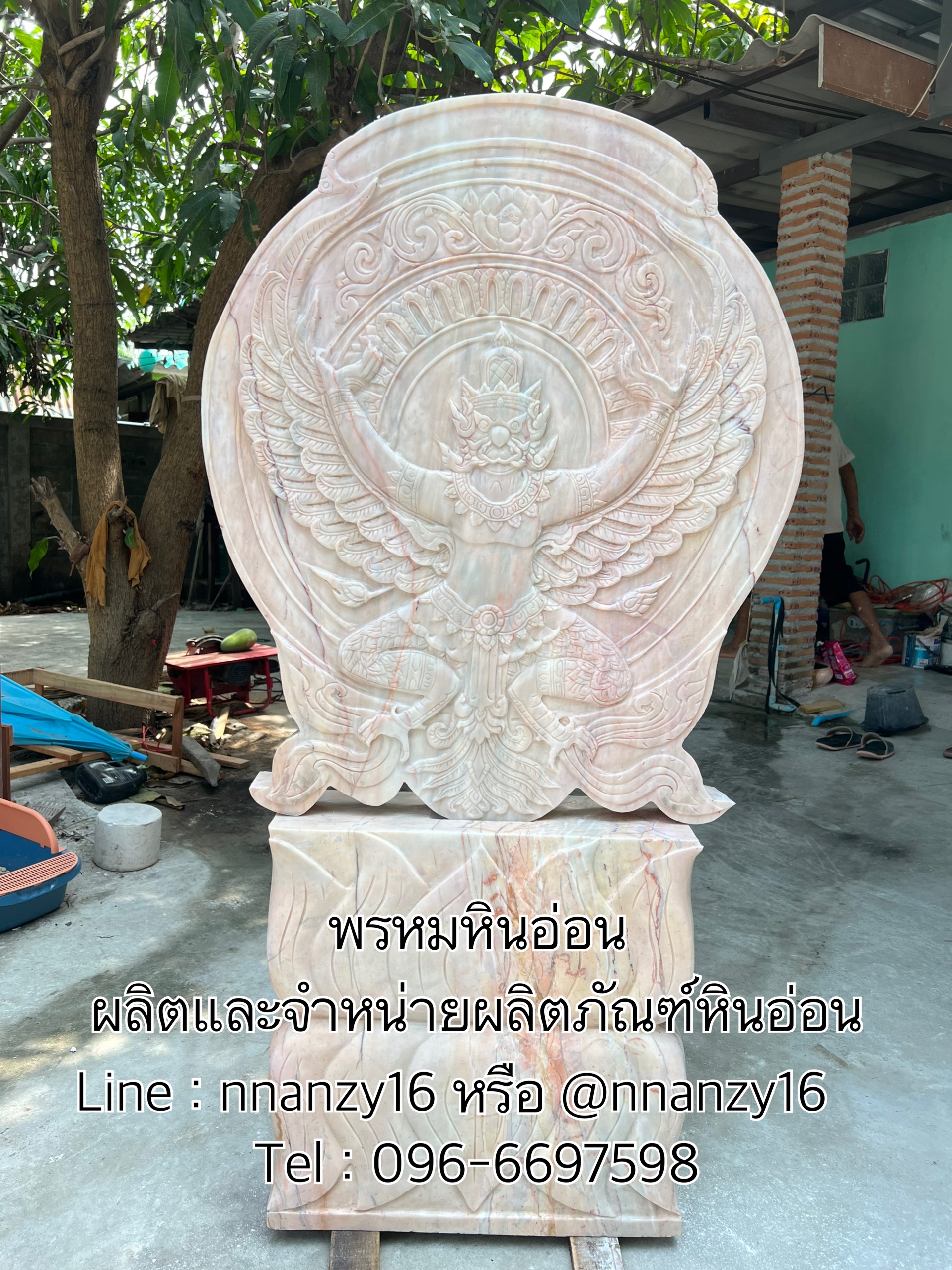 ครุฑหินอ่อน(เสมาครุฑ)