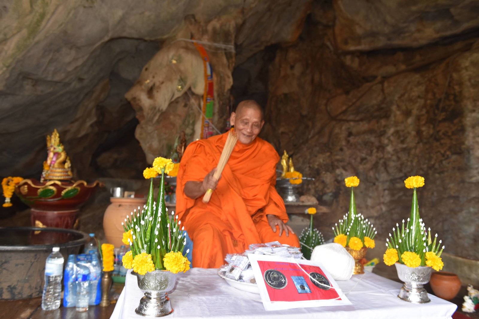 เหรียญขวัญถุง หลวงปู่จันทร์ วัดซับน้อยสามัคคีธรรม จังหวัดเพชรบูรณ์