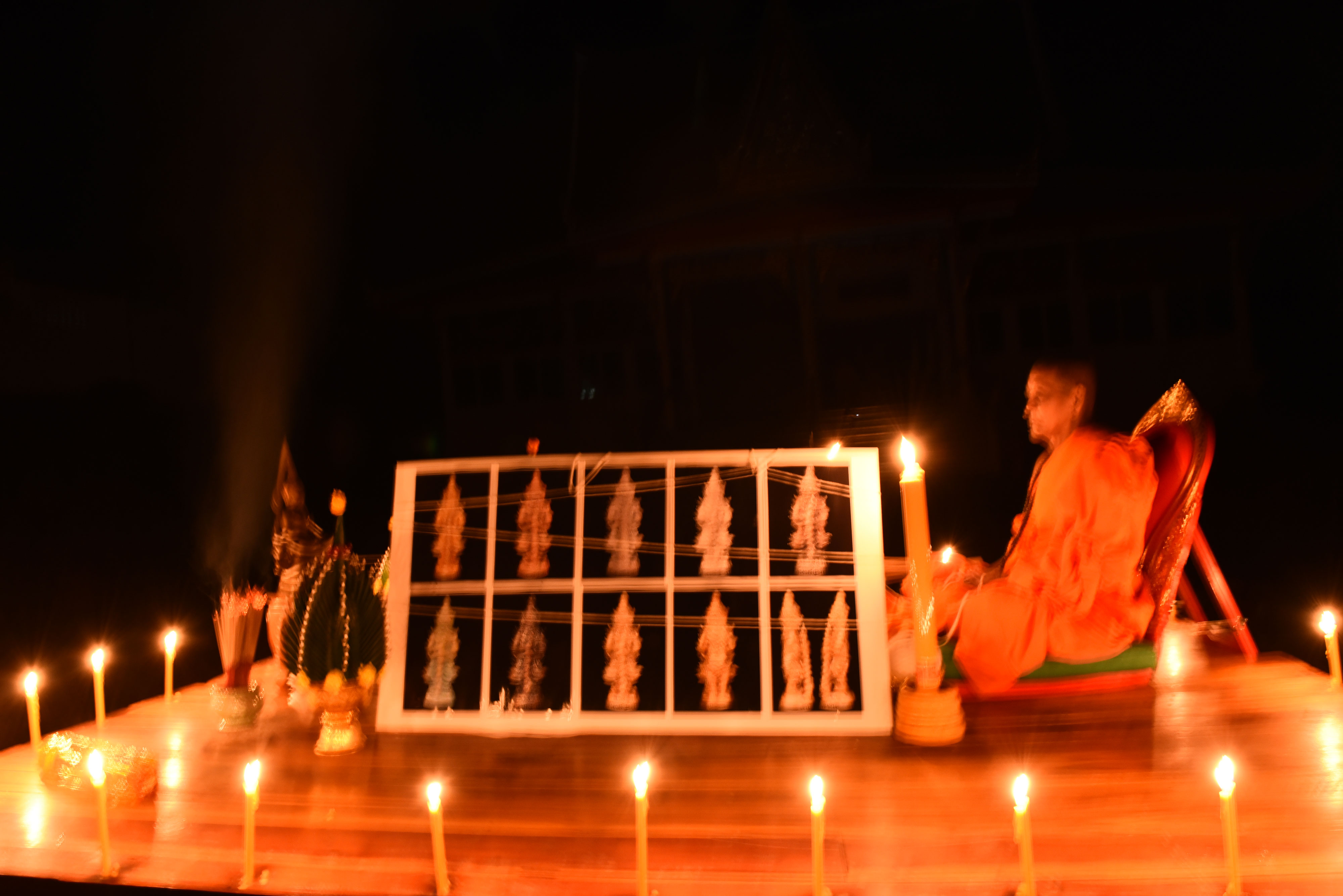 ท้าวเวสสุวรรณบันดาลโชค รุ่นปราฏิหาริย์ 2 บารมีเทพหนุนดวง เนื้อแร่ขวานฟ้า หลวงปู่จันทร์ วัดซับน้อย