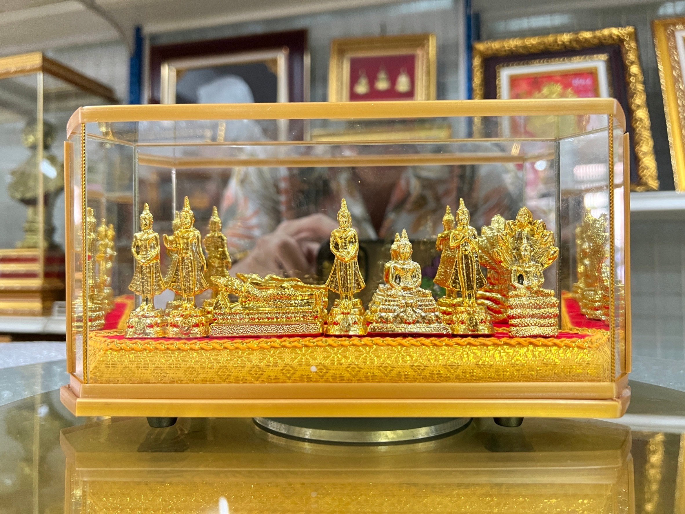 ชุดพระประจำวันเกิด (พระ 7 องค์) ชุบทอง พร้อมตู้กระจก ขนาด 2.5*9* สูง 4.5 นิ้ว ของขวัญมงคล ของที่ระลึกมอบผู้ใหญ่ ของขวัญปีใหม่ ตู้กระจก งดงาม ทรงคุณค่า ของขวัญ ของขวัญเปิดร้าน