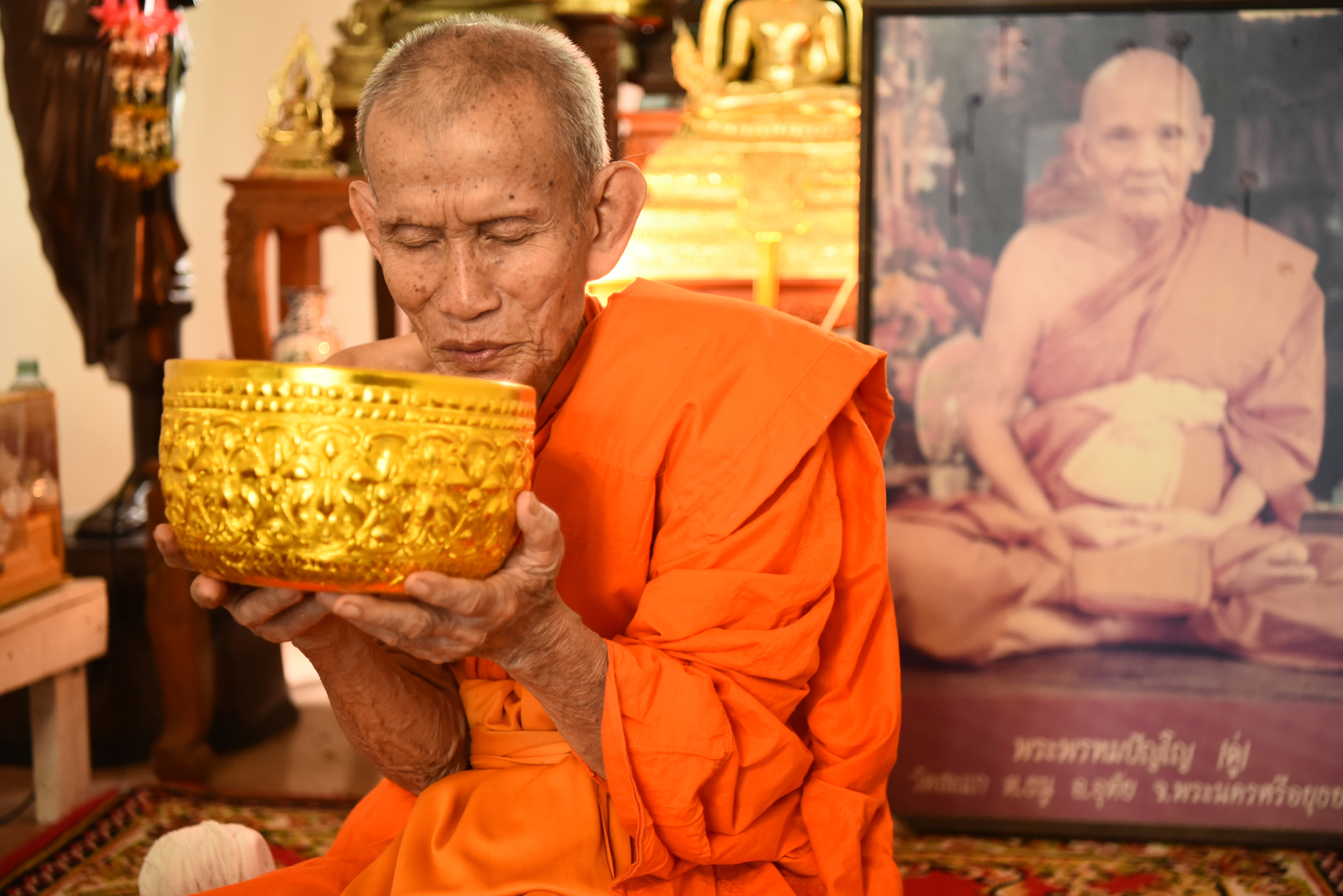 สมเด็จ พลิกแผ่นดิน ห้ามจน รุ่นแรก หลวงปู่นวล อคฺคธมฺโม เทวดาของชาวบ้าน