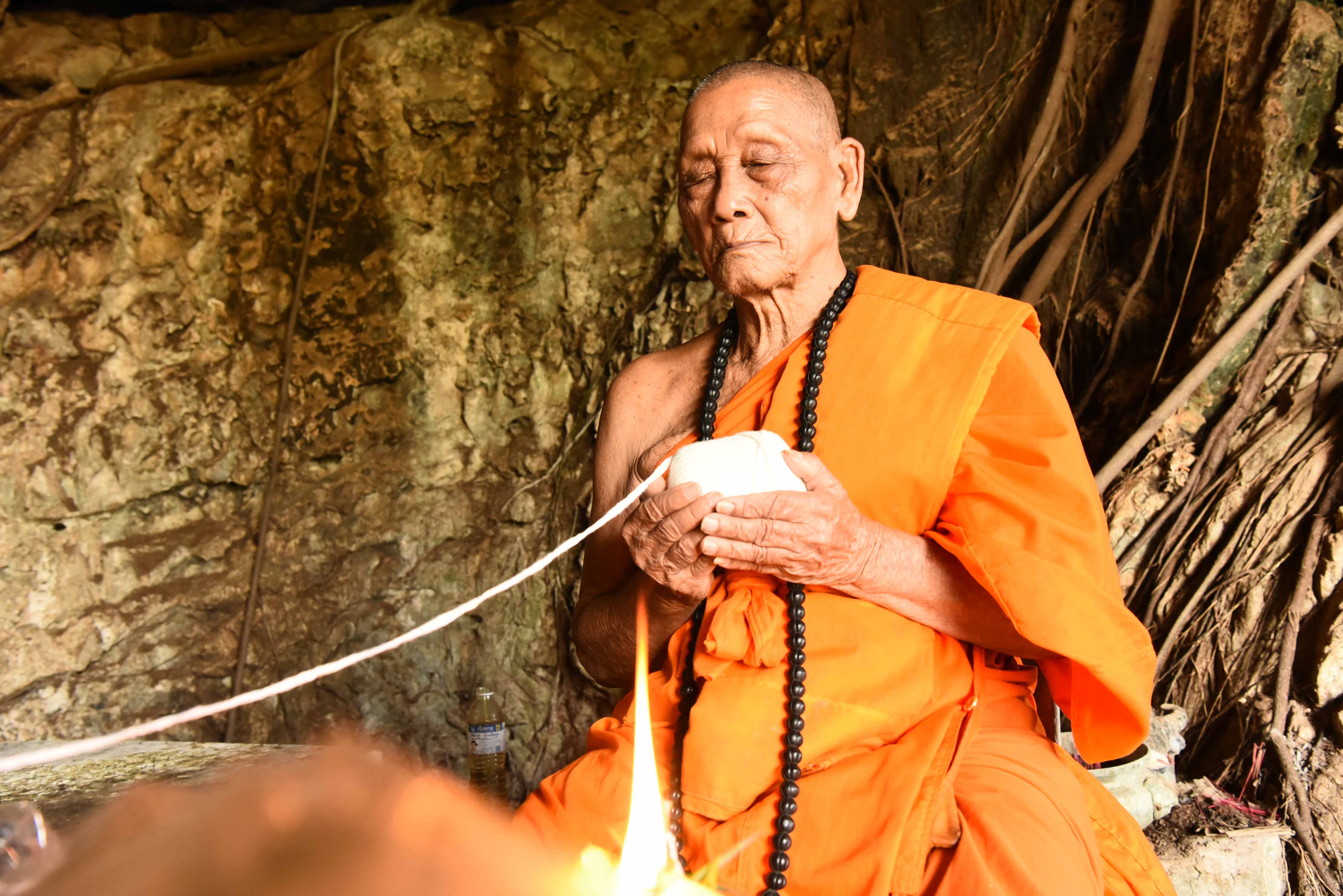 เขี้ยวแก้ว ประกาศิต ปู่พญานาค เนื้อสัมฤทธ์โบราณ เจ้าแห่งขุมทรัพย์ หลวงปู่จันทร์ วัดซับน้อย