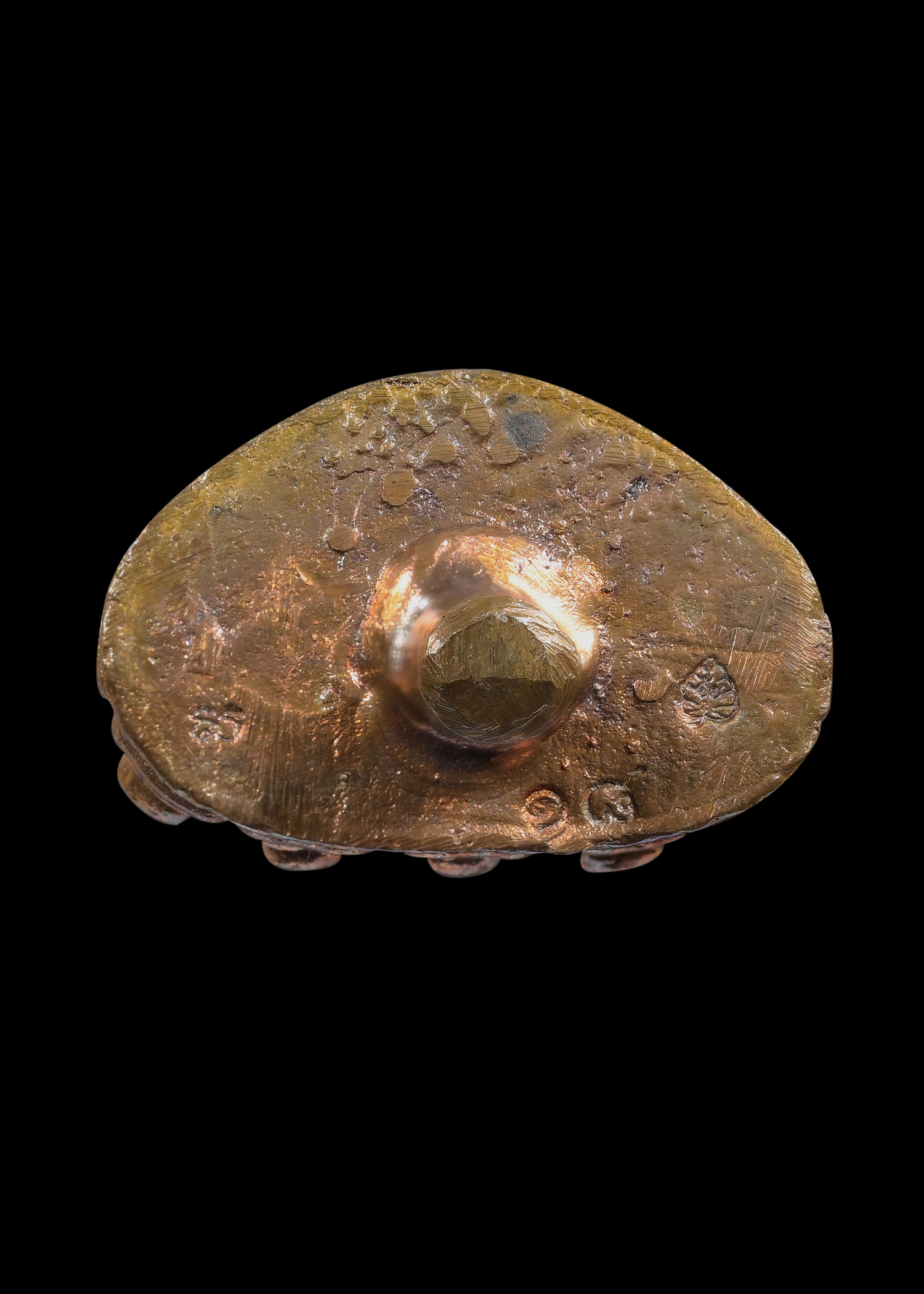 พระกริ่งสายรกพระพุทธเจ้า เนื้อทองชมพู หลวงปู่อุ้ย วัดคลองคล้า จ.เพชรบูรณ์