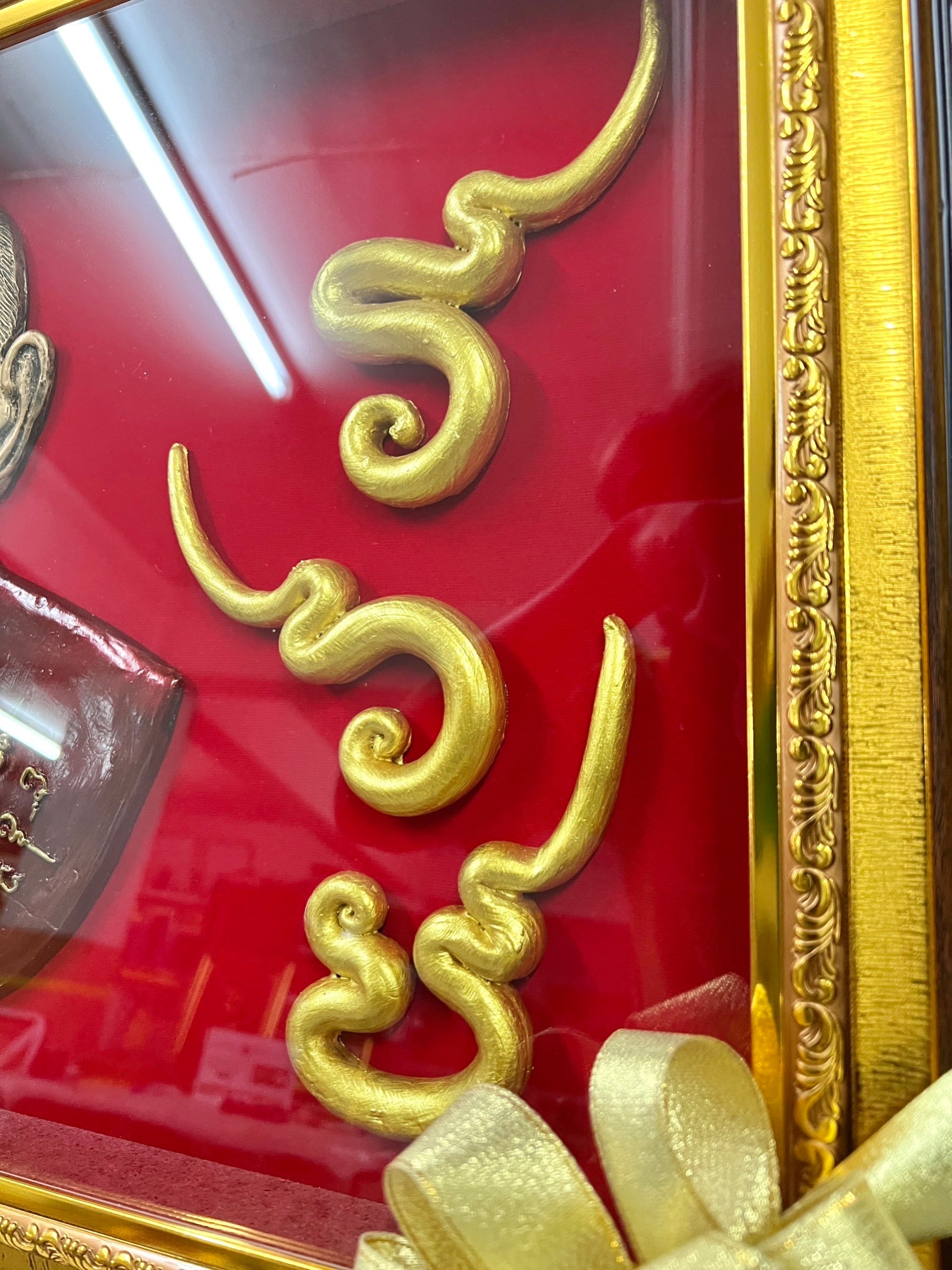 รูปหล่อเรซิ่น "หลวงพ่อรวย" ลงสีจีวร ประดับตัวหนังสือ รวย กรอบขนาด 20*25 นิ้ว ของขวัญ ของขวัญมงคล ของขวัญปีใหม่ ของที่ระลึกมอบผู้ใหญ่ ของขวัญเปิดร้าน ของเเต่งบ้านมงคล ของขวัญขึ้นบ้านใหม่ โอกาสสำคัญต่าง ๆ เสริมสิริมงคล