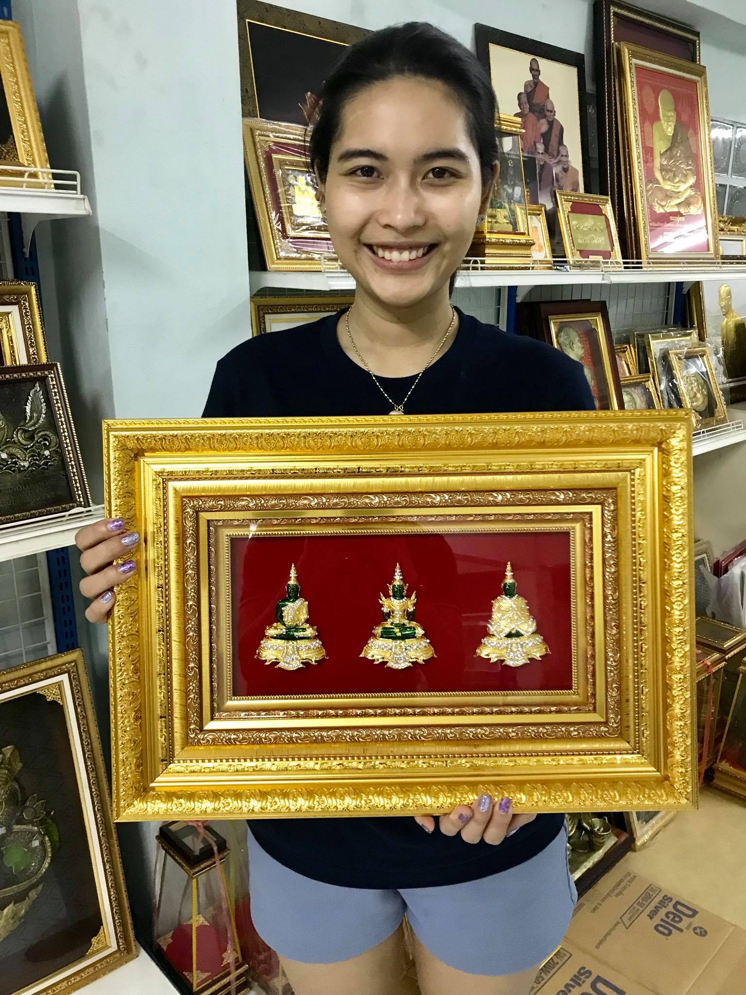 ✨ชุดพระแก้วมรกต 3 ฤดู (องค์พระใหญ่)✨ กรอบไซต์ใหญ่ ซ้อนกรอบลายไทยเล็ก ของขวัญ ของขวัญปีใหม่ ของขวัญมงคล ของที่ระลึกมอบผู้ใหญ่ ของขวัญเปิดร้าน ของขวัญขึ้นบ้านใหม่ โอกาสสำคัญต่าง ๆ เสริมสิริมงคล บารมี