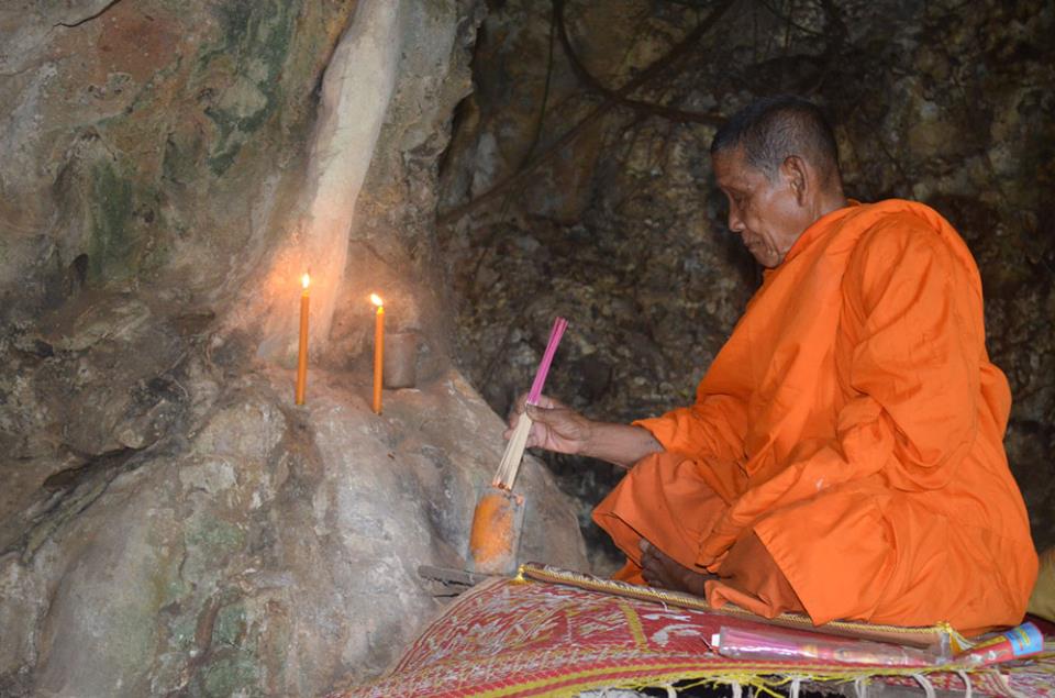 ลูกอมพญานาคิณี แม่ย่าทองคำ เนื้อเงิน เจ้าแห่งขุมทรัพย์ หลวงปู่จันทร์ วัดซับน้อย