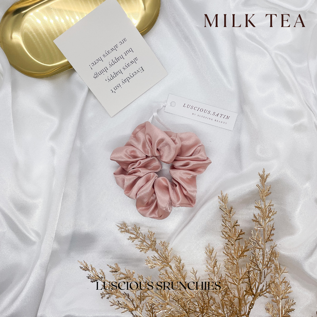 ยางมัดผม สี MILK TEA ทำจาก Luscious Satin ยางรัดผม เนื้อนุ่มละเอียดเกรดพรีเมี่ยม ไม่ดึงผมจนปวดหัว ถนอมเส้นผม ช่วยให้ผมไม่ขาด