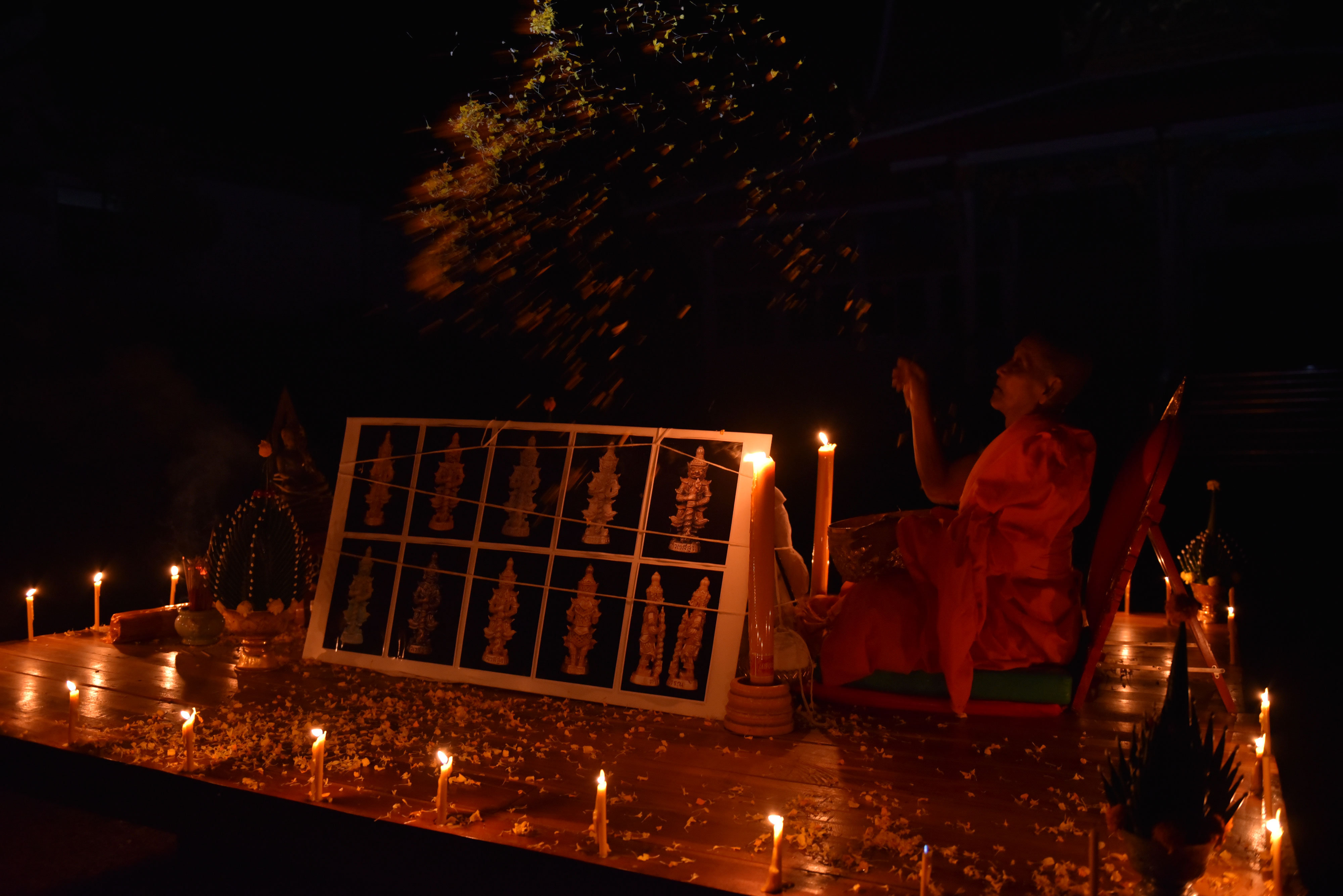 ท้าวเวสสุวรรณบันดาลโชค รุ่นปราฏิหาริย์ 2 บารมีเทพหนุนดวง เนื้อแร่ขวานฟ้า หลวงปู่จันทร์ วัดซับน้อย