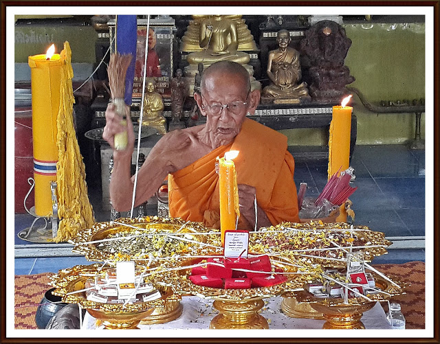 เหรียญเม็ดแตงยกชีวิต พลิกดวงชะตา เนื้อทองฝาบาตร หลวงปู่อุ้ย วัดคลองคล้า