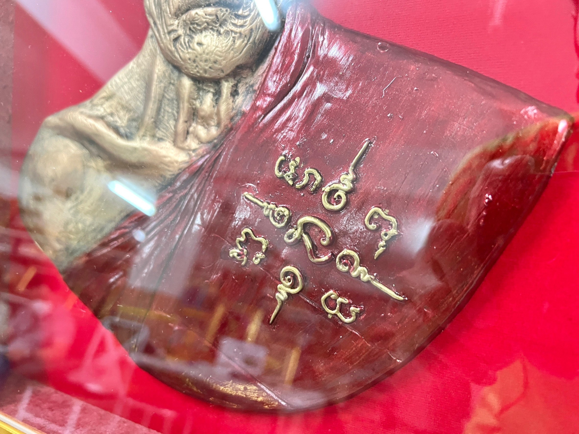 รูปหล่อเรซิ่น "หลวงพ่อรวย" ลงสีจีวร ประดับตัวหนังสือ รวย กรอบขนาด 20*25 นิ้ว ของขวัญ ของขวัญมงคล ของขวัญปีใหม่ ของที่ระลึกมอบผู้ใหญ่ ของขวัญเปิดร้าน ของเเต่งบ้านมงคล ของขวัญขึ้นบ้านใหม่ โอกาสสำคัญต่าง ๆ เสริมสิริมงคล