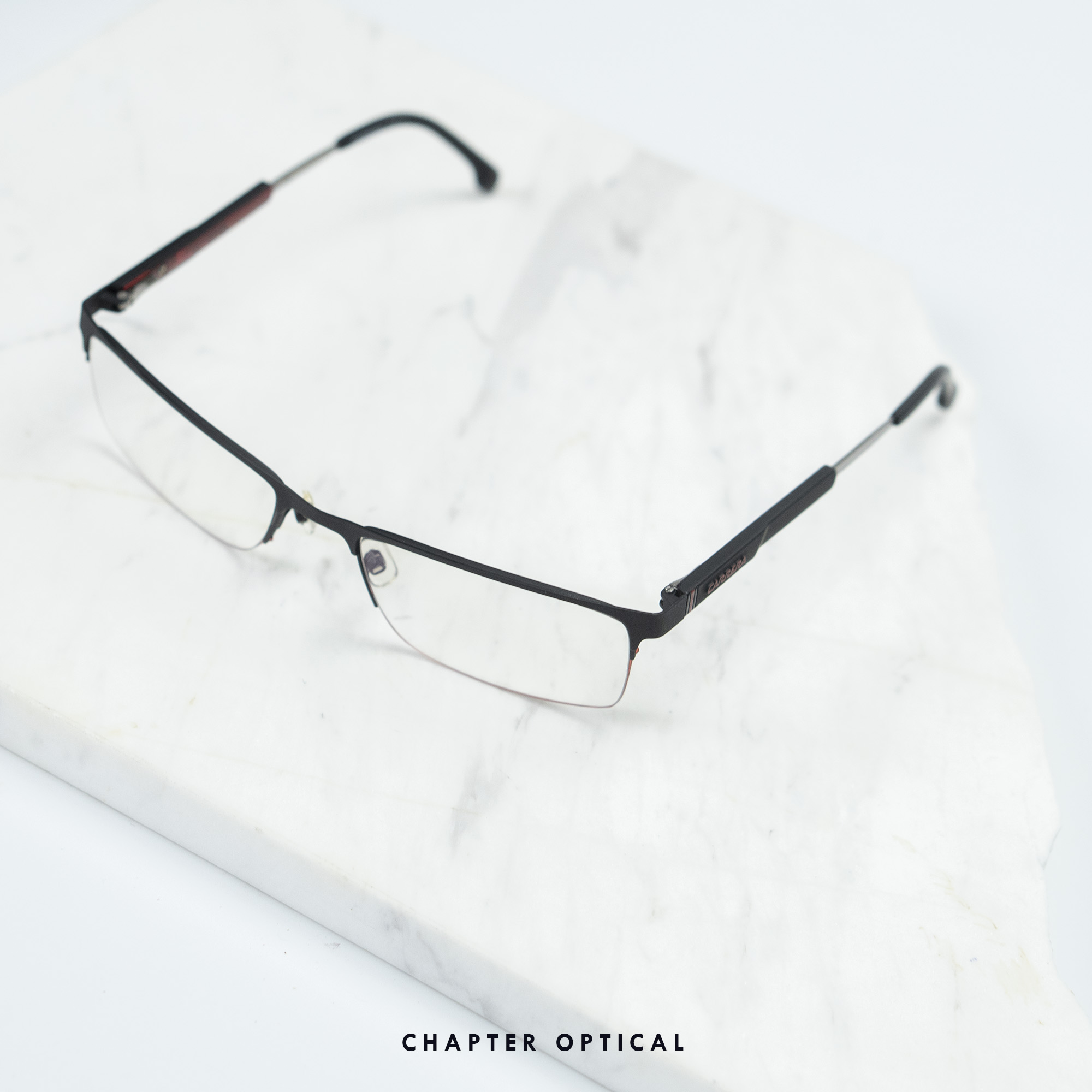 แว่นตา Carrera 8835 รุ่นยอดฮิต กรอบเซาะร่อง มีความโค้ง สวยงาม รวบเข้ากับใบหน้า 