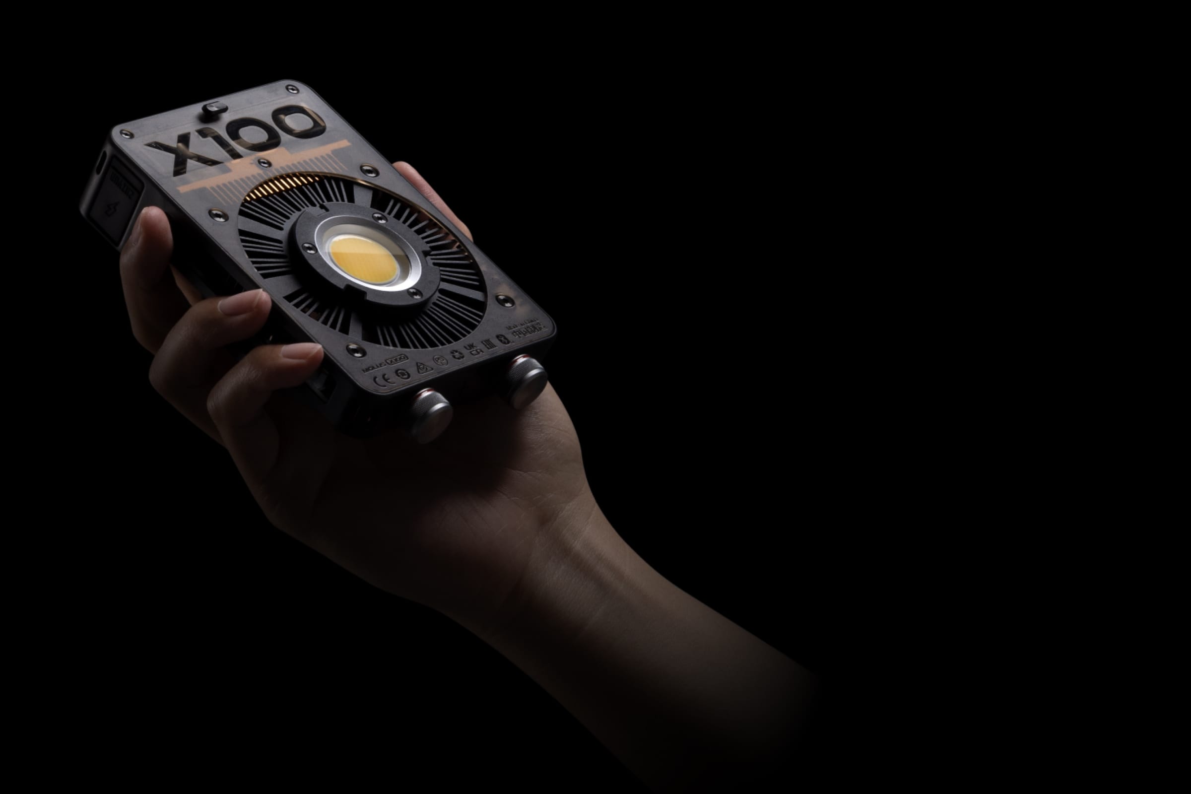 Zhiyun Molus รุ่น X100 Pro ไฟสตูดิโอต่อเนื่องขนาดเล็กพกพาสะดวก | รับประกันศูนย์ไทย สำเนา