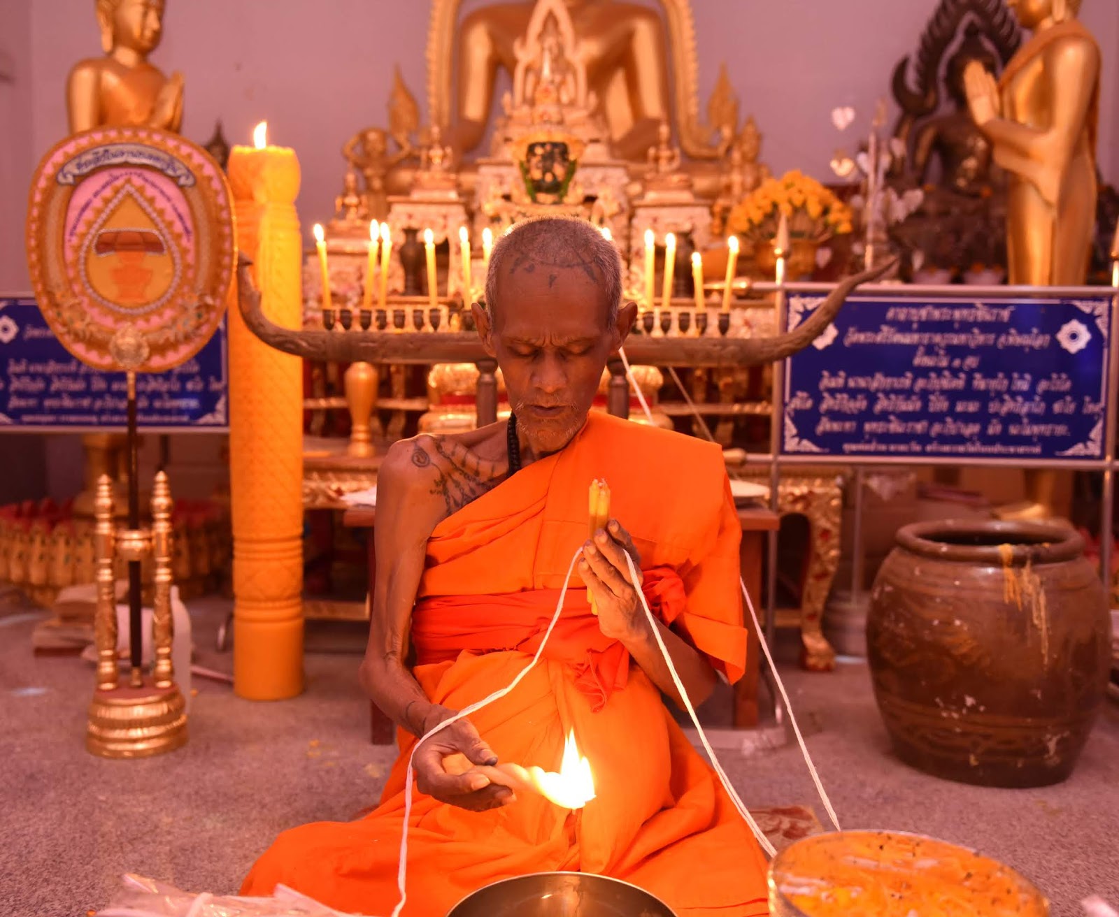 เหรียญประสบการณ์ เหรียญแอปเปิ้ล มหาเศรษฐี รุ่นแรก เนื้อทองฝาบาตรพระอาจารย์เหลย เตชะปัญโญ ปลุกเสกเดี่ยวอย่างข้มขลัง