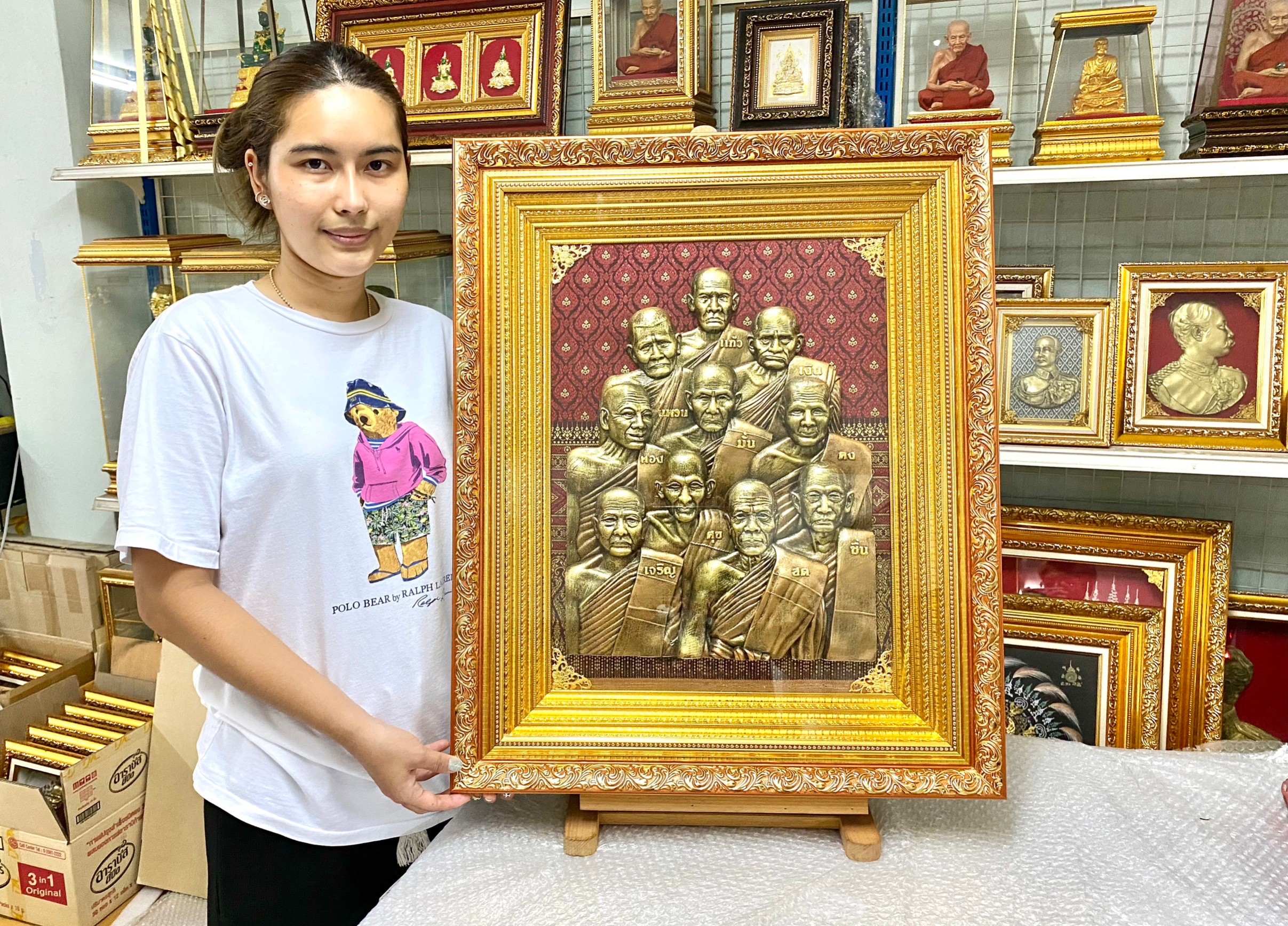 พระเกจินามมงคล ขนาด 22*28 นิ้ว พร้อมกรอบทอง ของขวัญ ของขวัญมงคล ของขวัญปีใหม่ ของที่ระลึกมอบผู้ใหญ่ ของขวัญเปิดร้าน ของเเต่งบ้านมงคล ของขวัญขึ้นบ้านใหม่ โอกาสสำคัญต่าง ๆ เสริมสิริมงคล สำเนา