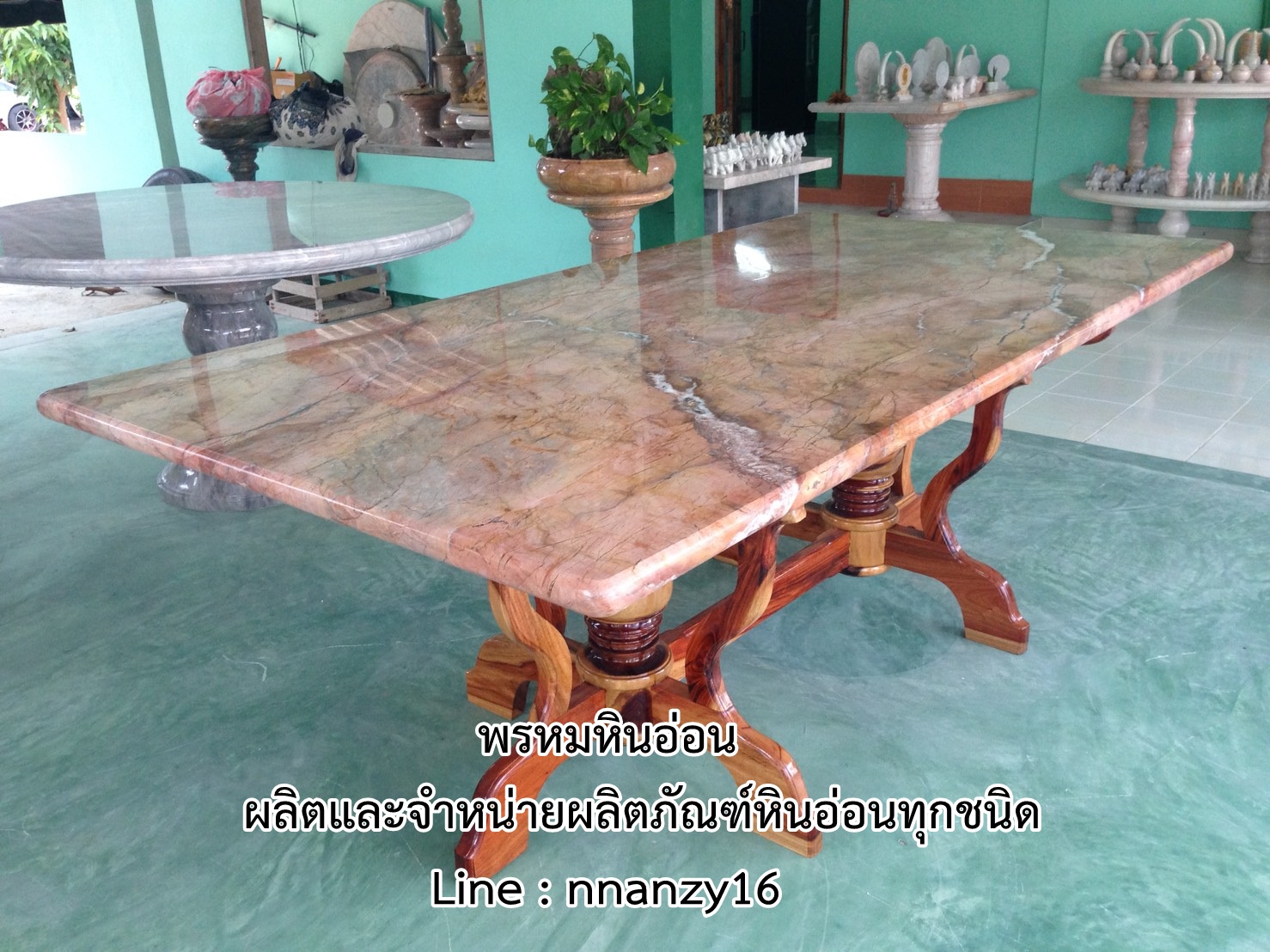 โต๊ะหินอ่อน ขารองเป็นไม้